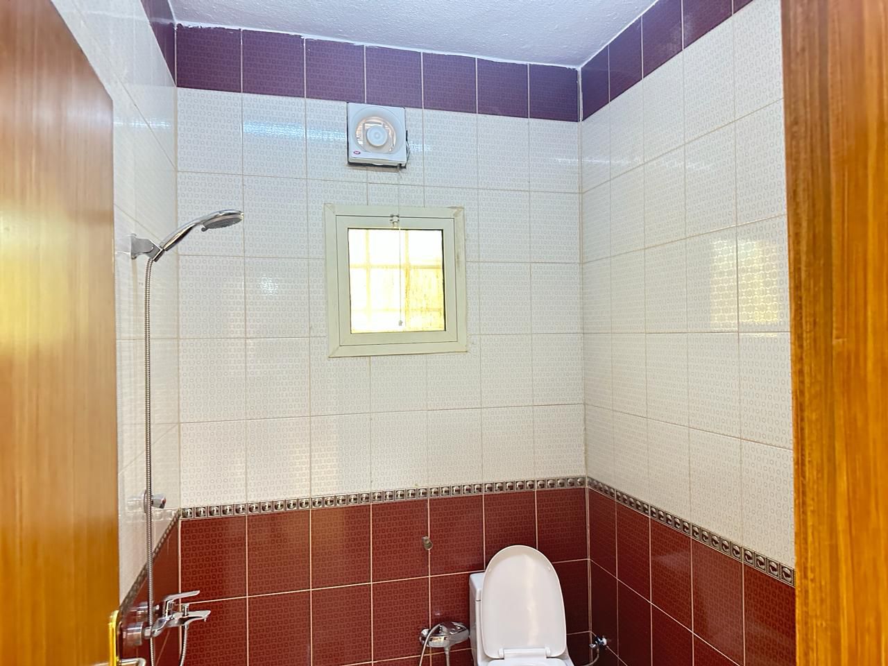 *السلام عليكم ورحمه الله* *وبركاته* *شقه للايجار*