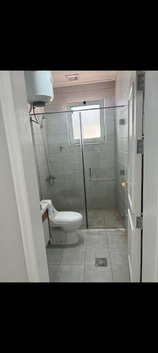 فني زجاج سكريت في الرياض الصناعية القديم