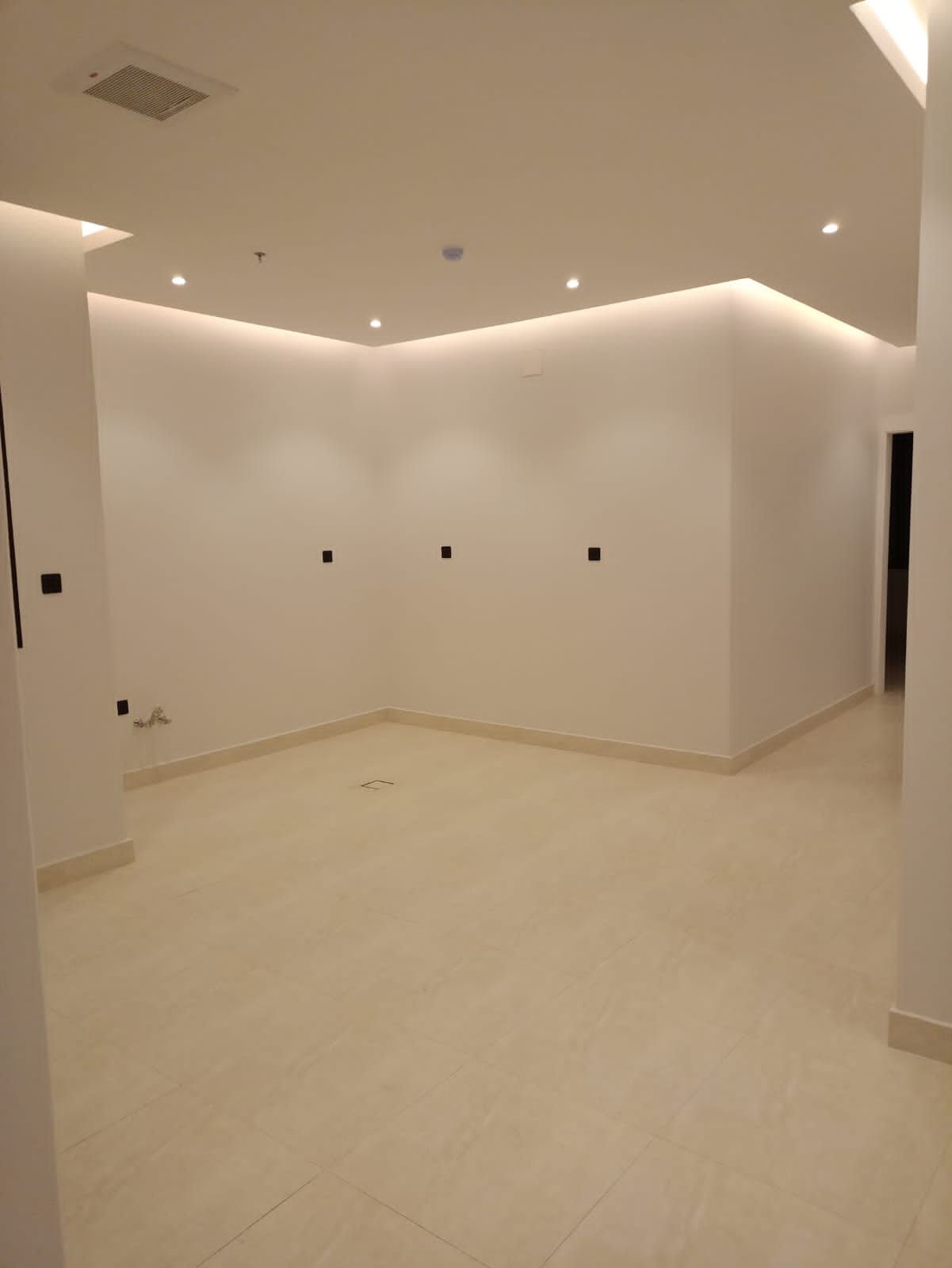 شقه فاخره بالرياض بحي الياسمين 180م