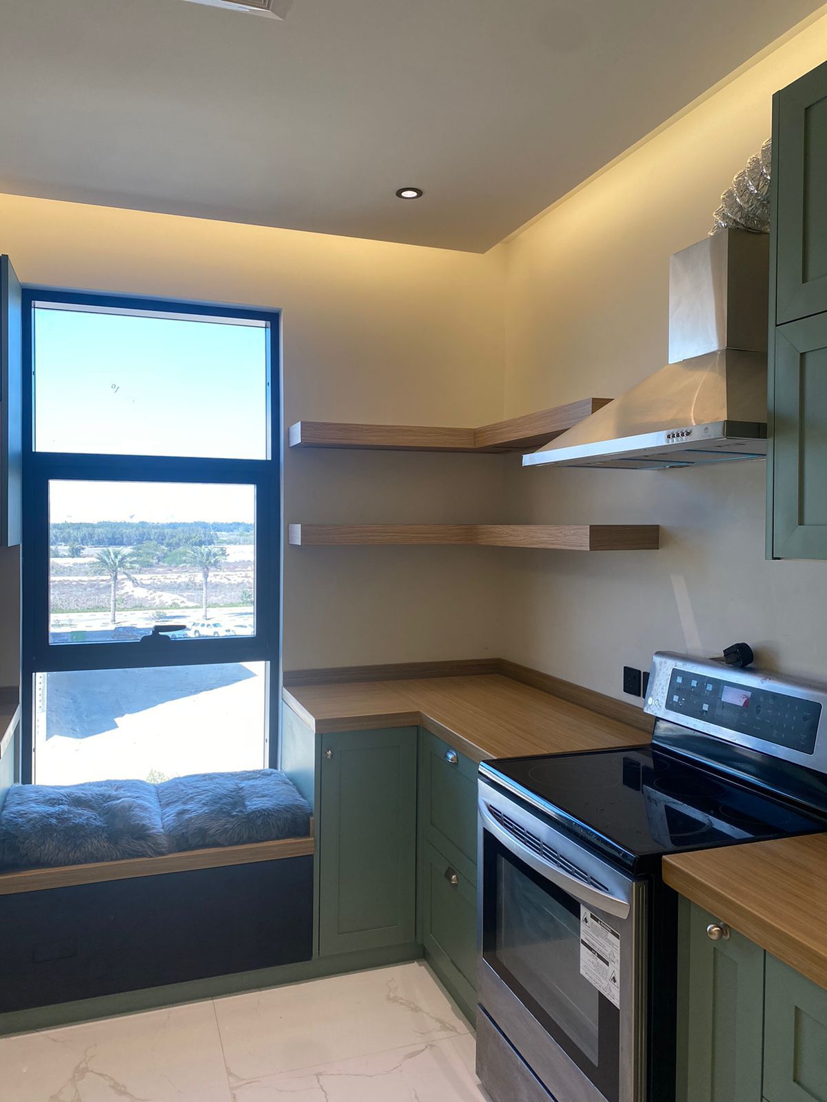 شقة جديدة بتصميم عصري “للايجار السنوي – عوائل” بحي