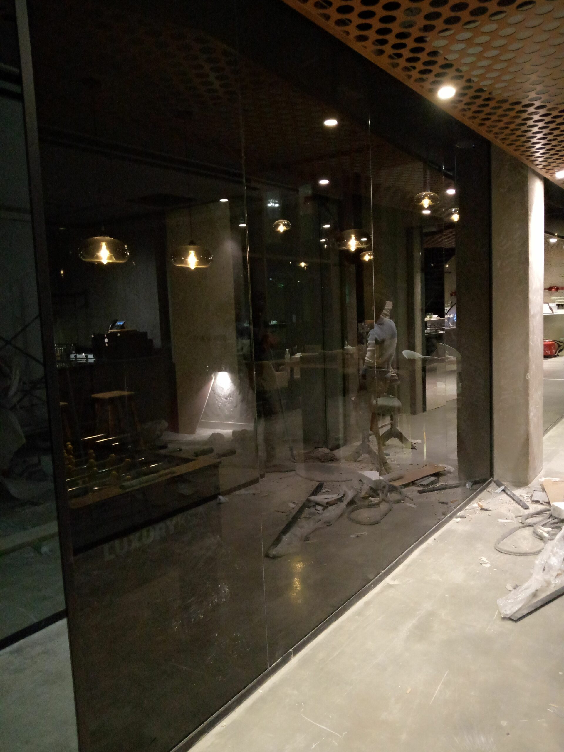 تفصيل وتركيب زجاج بانواعه_ استركشر_شاور_مراياء بان