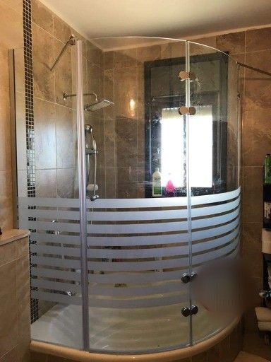 فني زجاج سكريت في الرياض الصناعية القديم