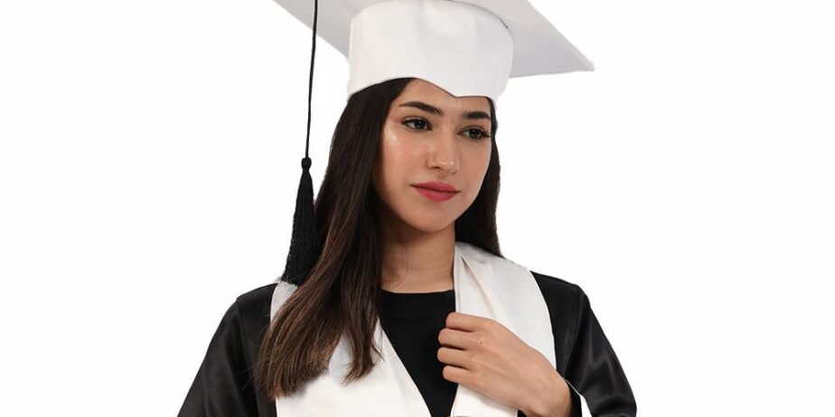 شال التخرج بسعر رخيص وخامات عاليه وتطريز عالي الجو