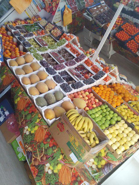 محل خضار وفواكه ودواجن الموقع الحائر داخل الحي