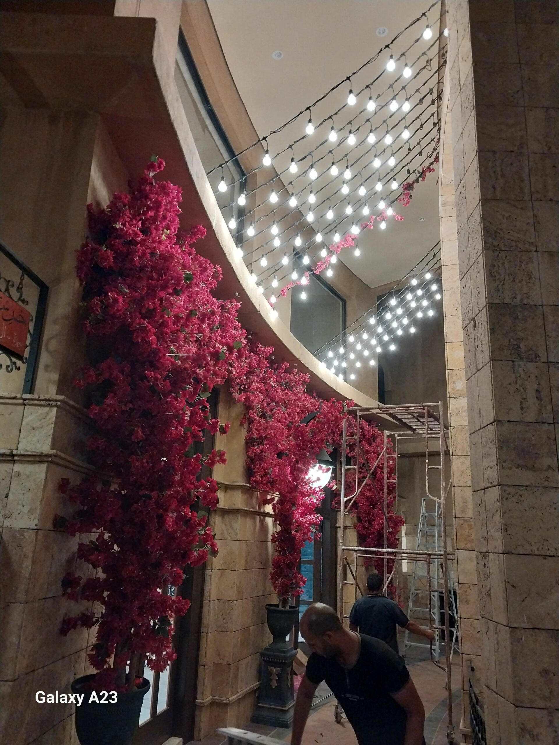 فني كهربائيّ جده