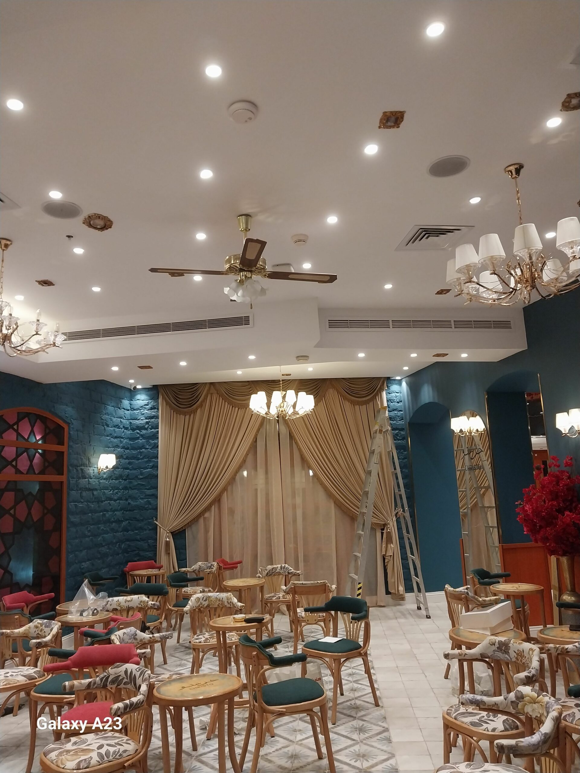 فني كهربائيّ جده