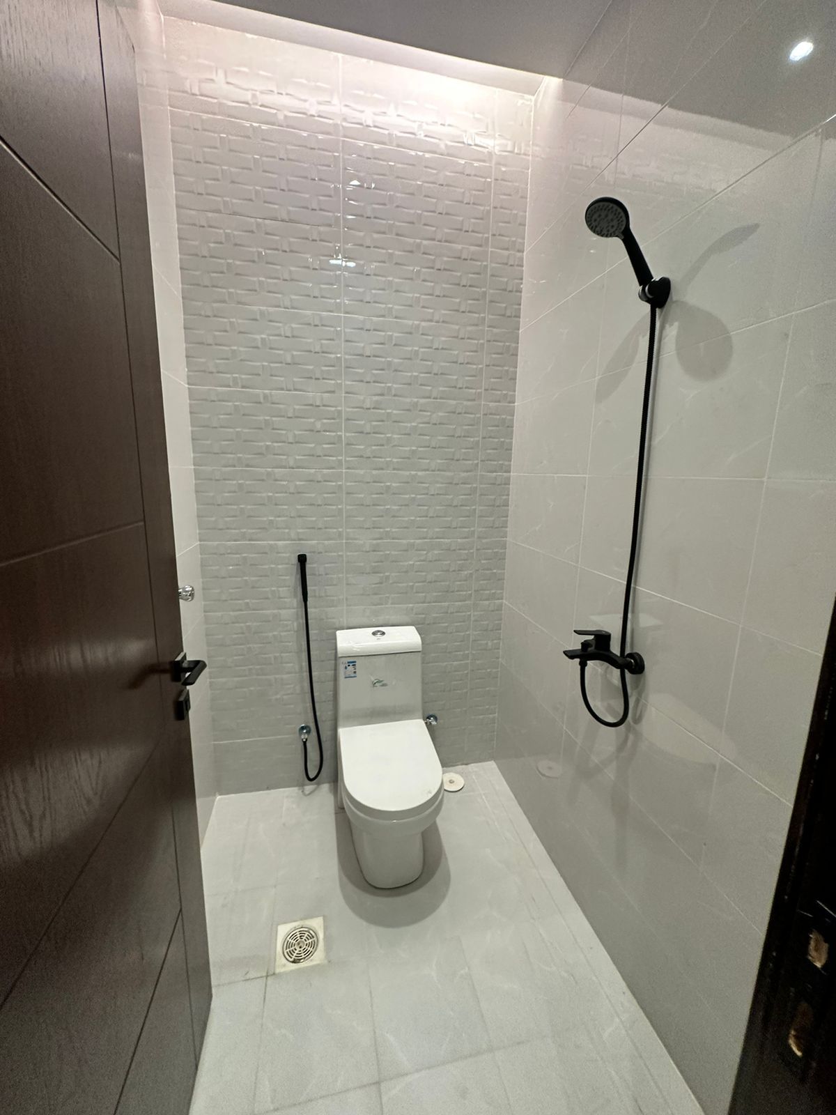 شقق وملاحق فاخره للتمليك تشطيب لكس بسعار مناسبة