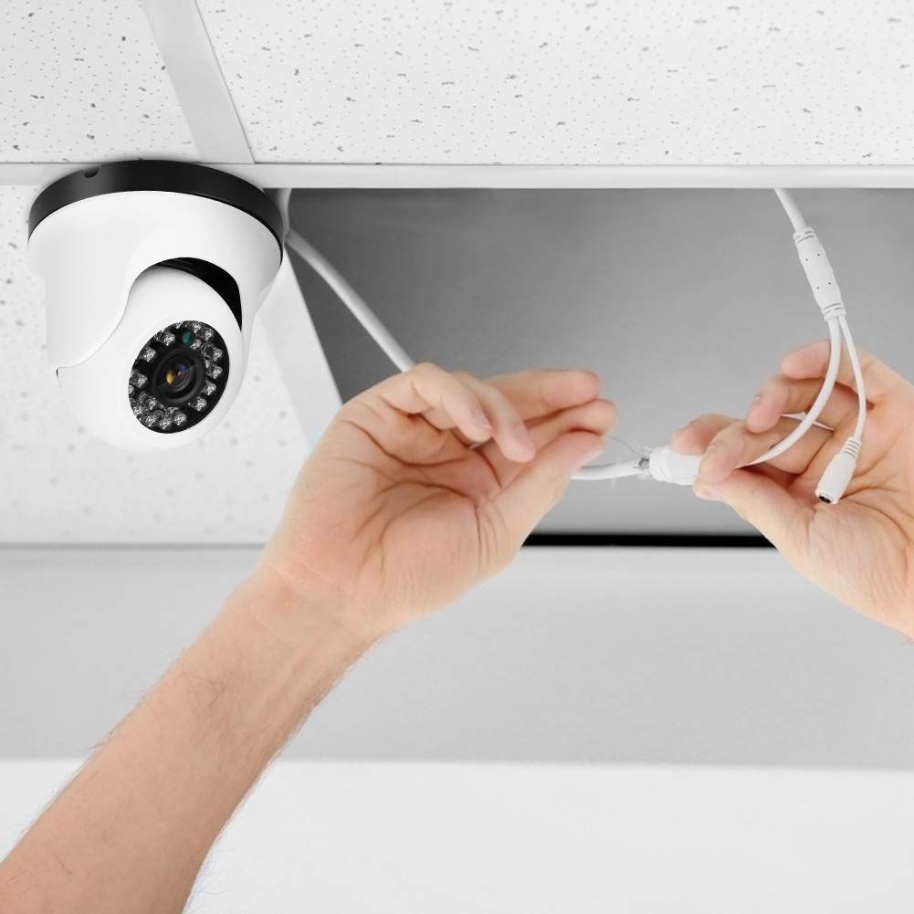 فني كاميرات المراقبة وكهربائي منازل