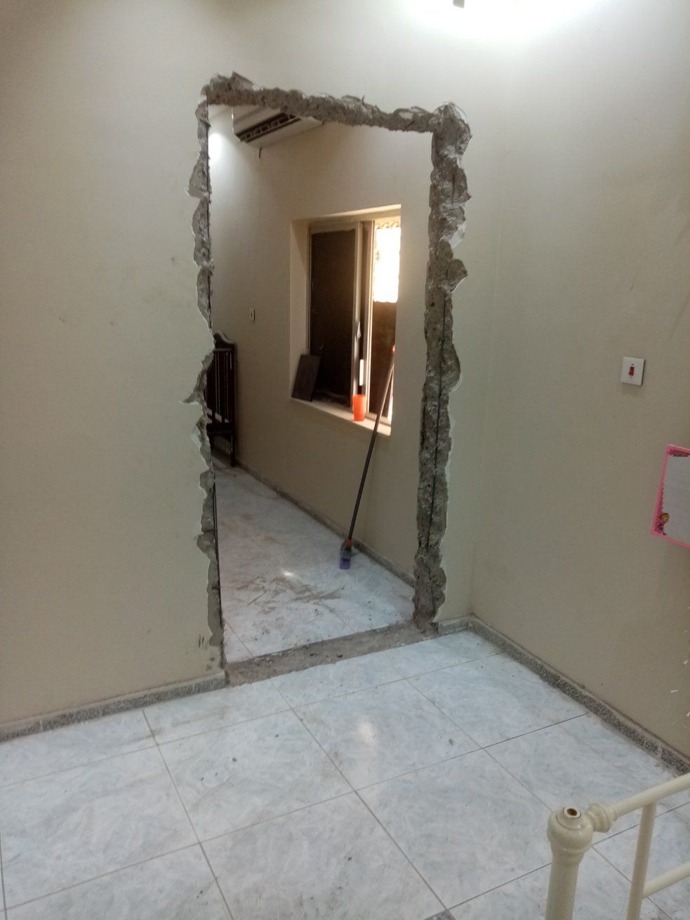 عامل تكسير وترميم وتركيب بناءولياسه