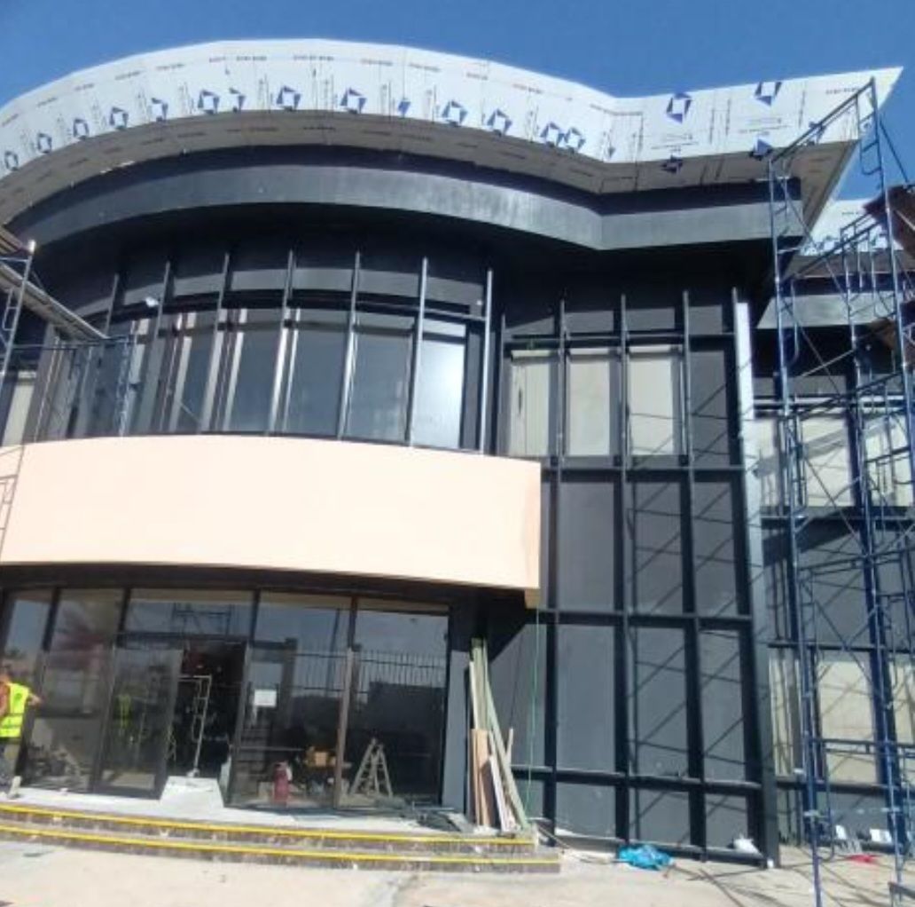 اعمال الألمنيوم والزجاج السكريت استركشر