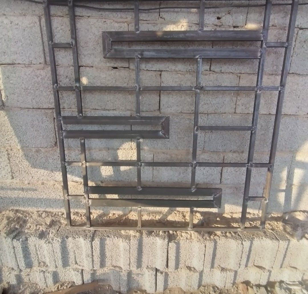 شبابيك حمايه ورشه حداد تصنيع وتركيب شغلات معدانية