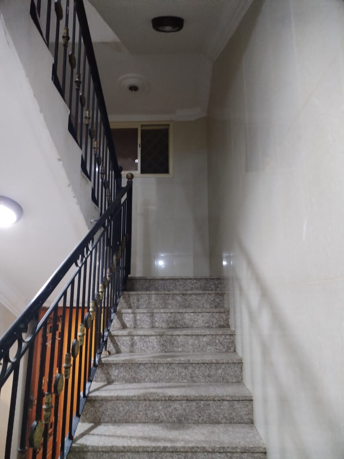 شقه للبيع في حي الموسي دور ثاني