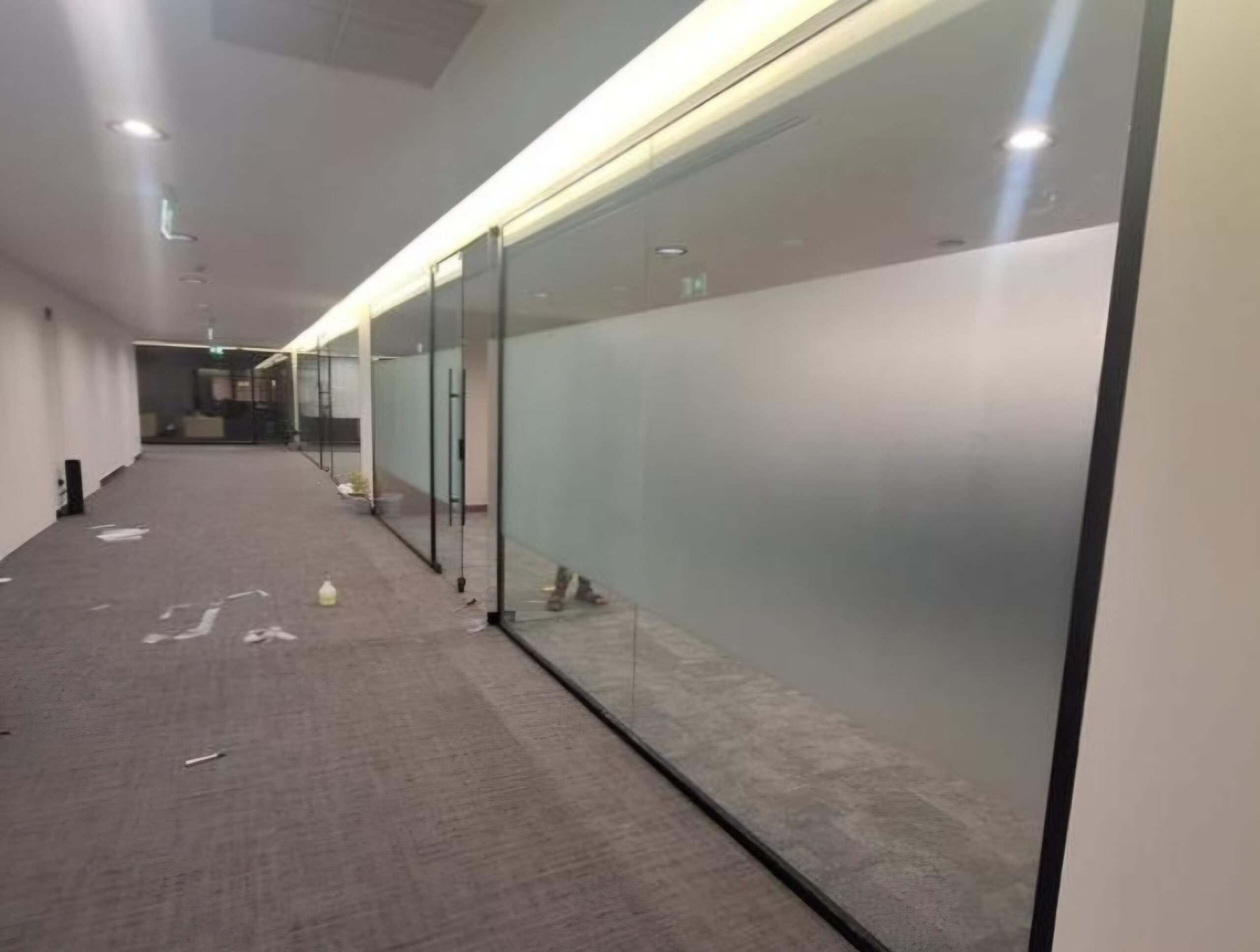 اعمال الألمنيوم والزجاج السكريت استركشر