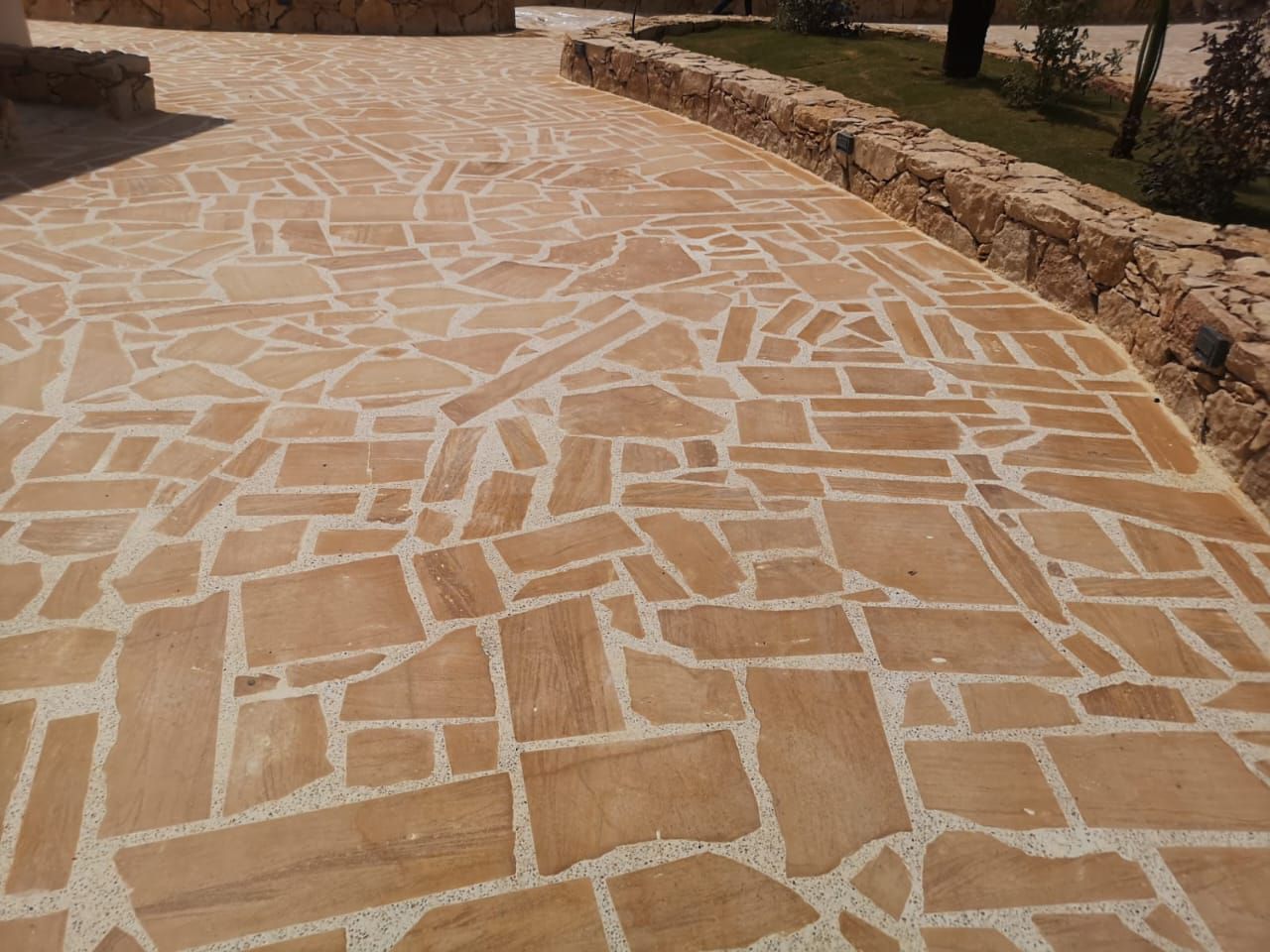 معلم حجر للديكورات وشلالات وجدران 0550072593