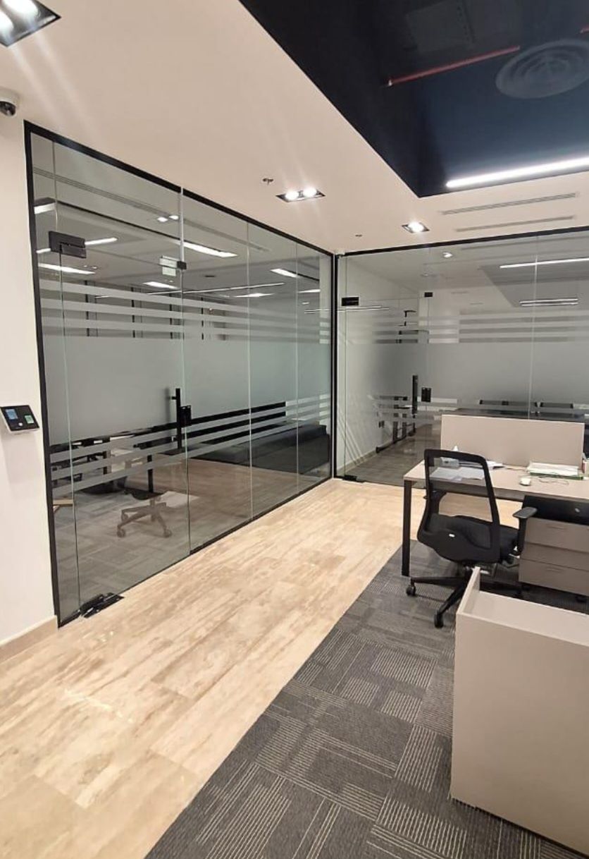 اعمال الألمنيوم والزجاج السكريت استركشر