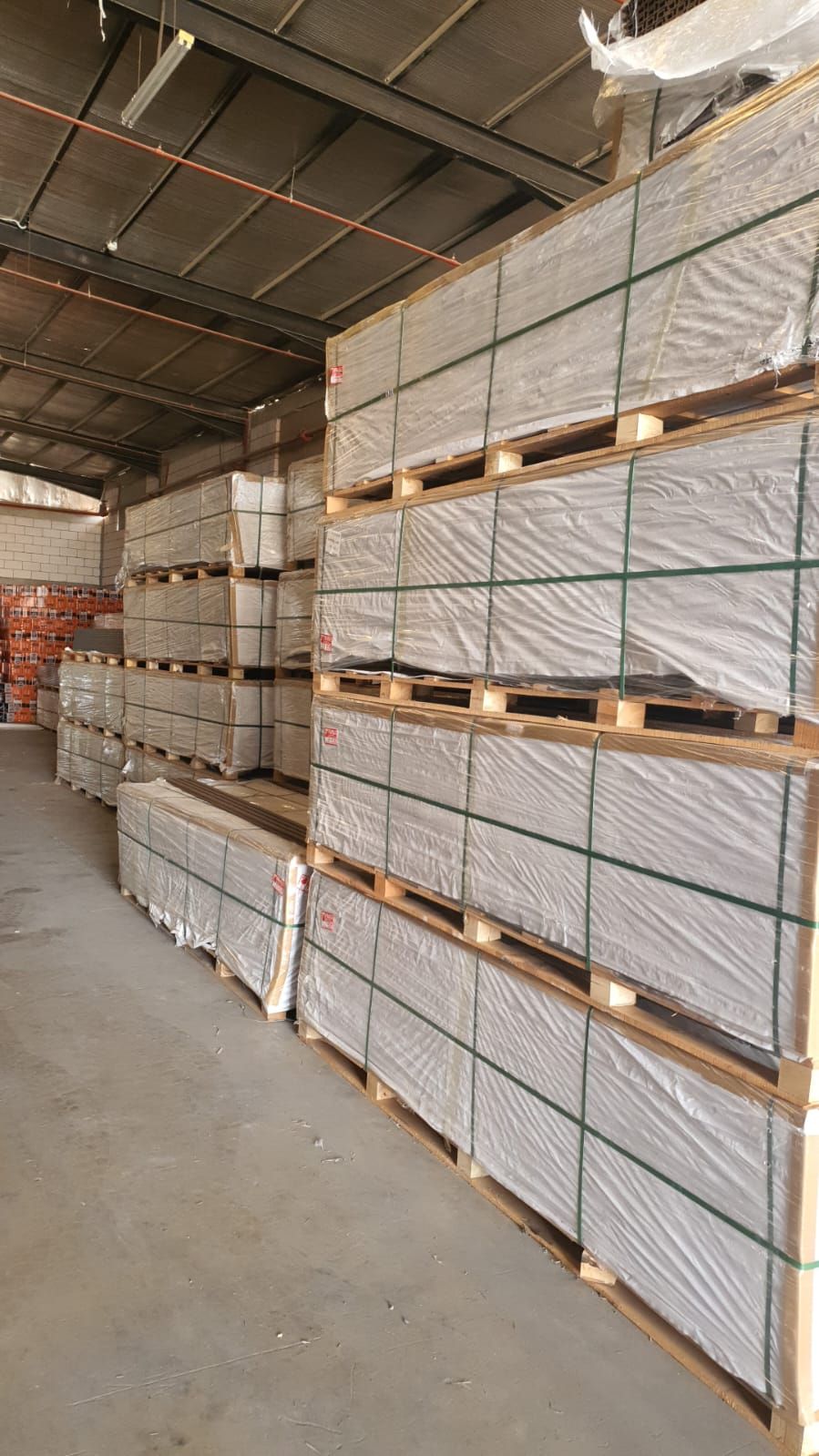 مستودع تراك العشب للتجارة