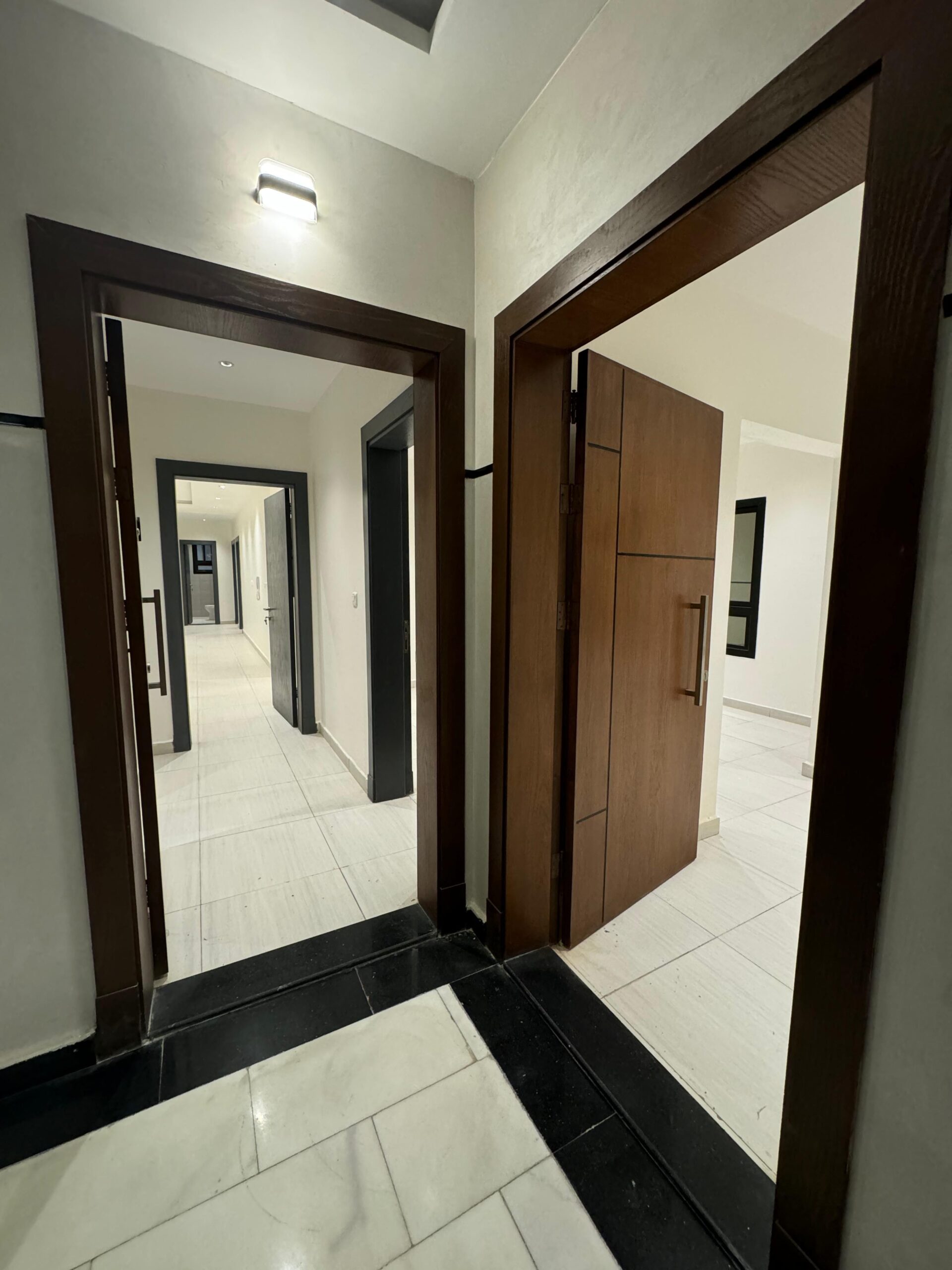 شقق وملاحق فاخره للتمليك جده حي التيسير