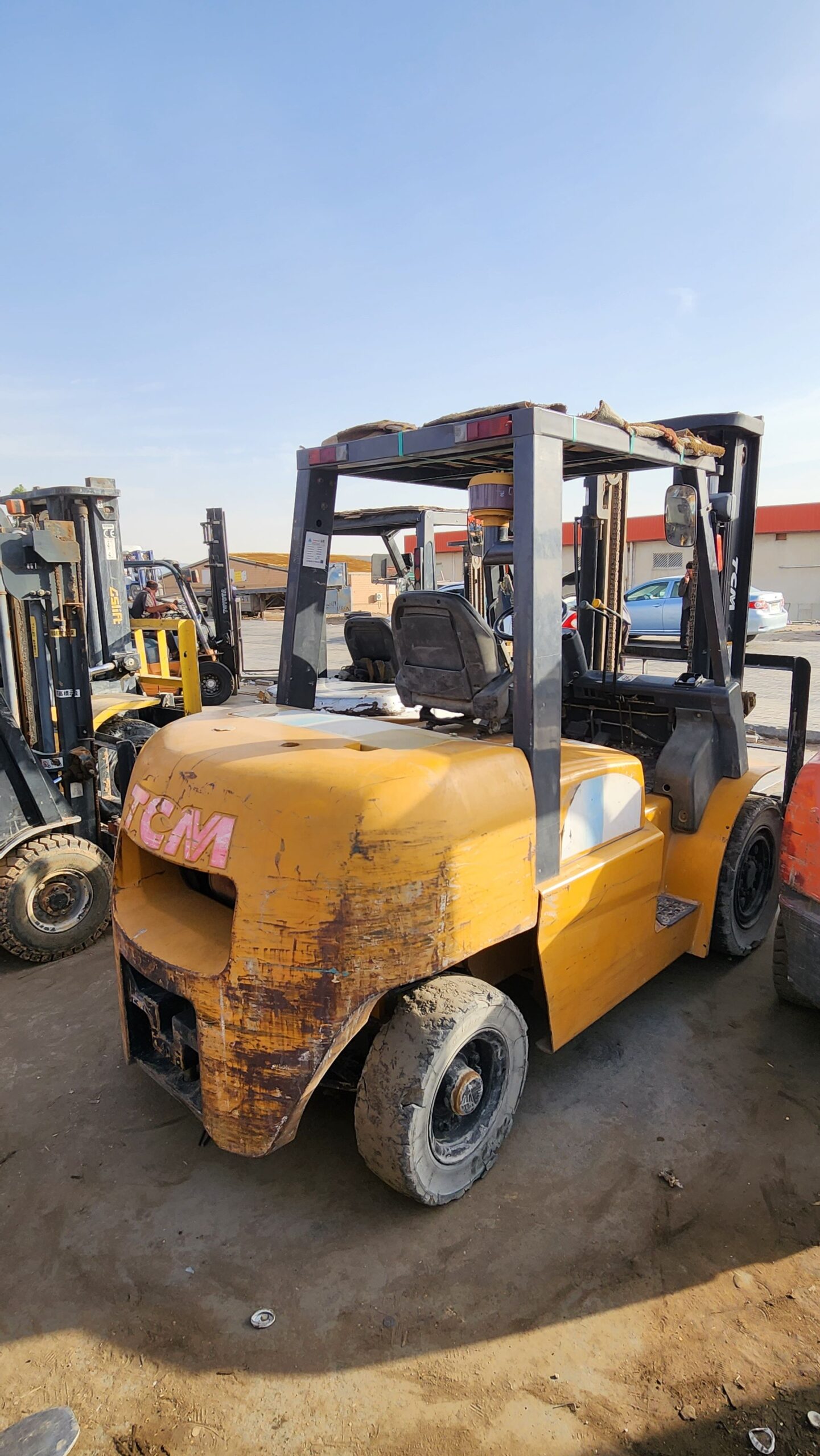 رافعه شوكيه للايجار بجميع الاحجام فوركلفت فوركليفت