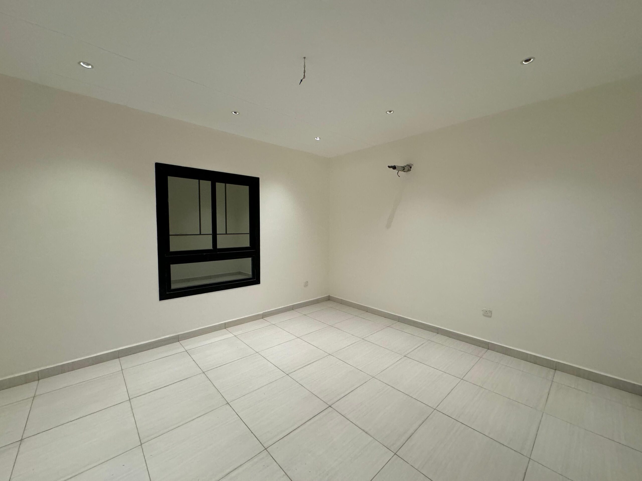 شقق وملاحق فاخره للتمليك جده حي التيسير