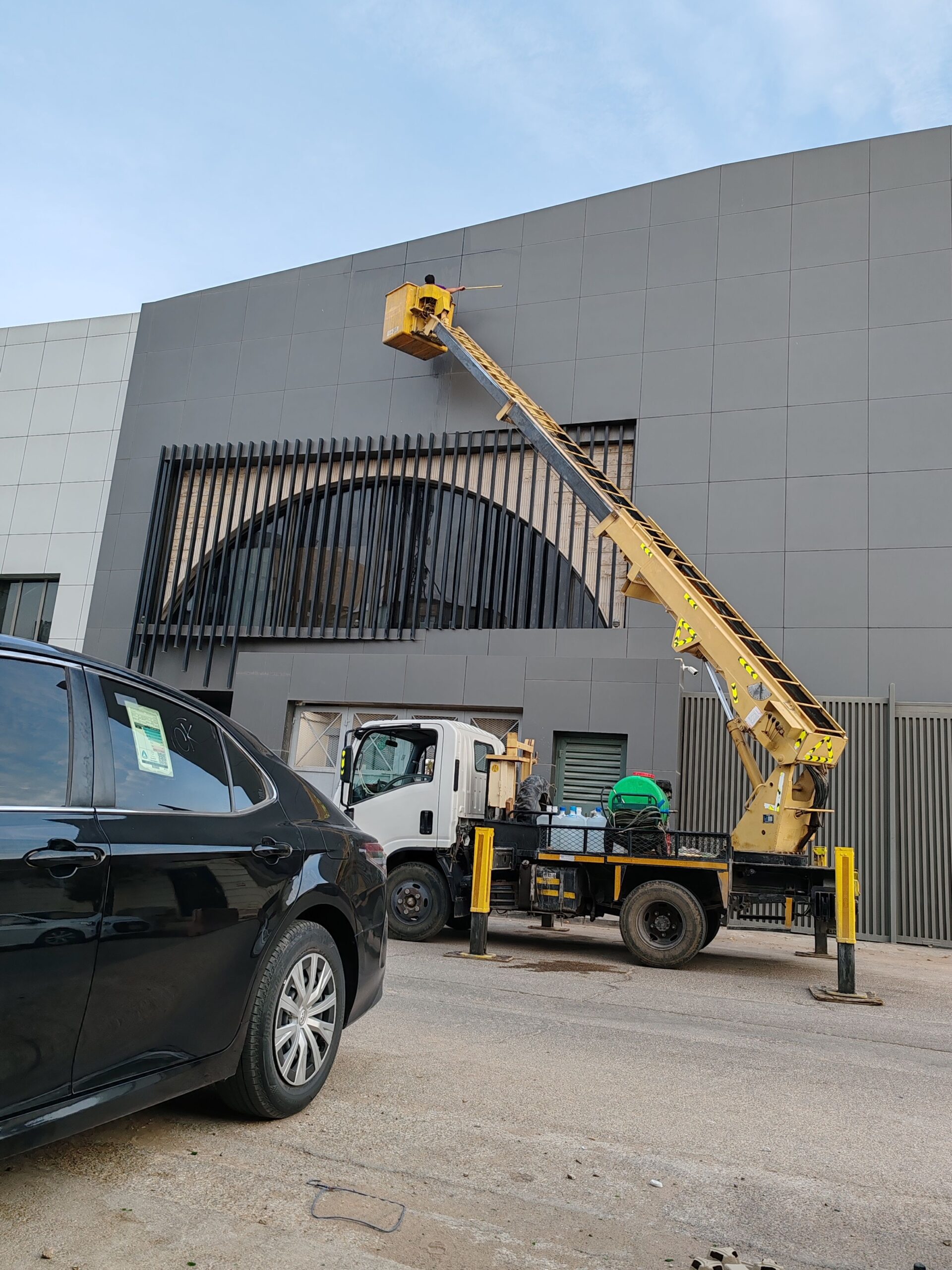 تنظيف واجهات زجاجيه مع الكلادنك