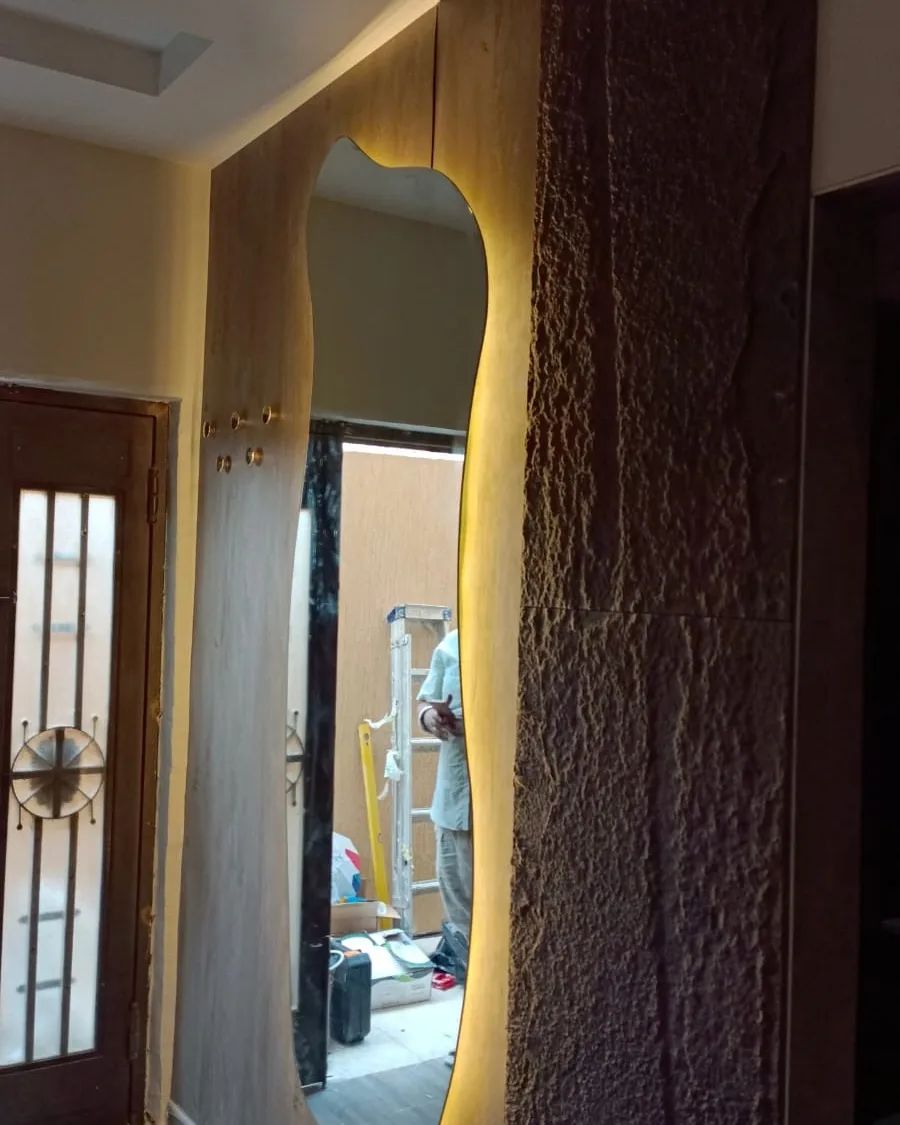 معلم ديكورات فوم ورق جدران وجميع انواع البويات