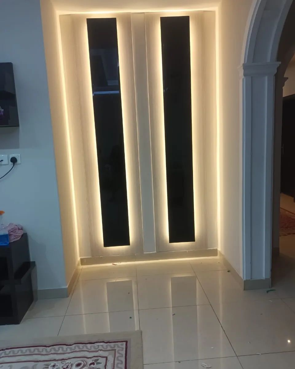 معلم ديكورات فوم ورق جدران وجميع انواع البويات