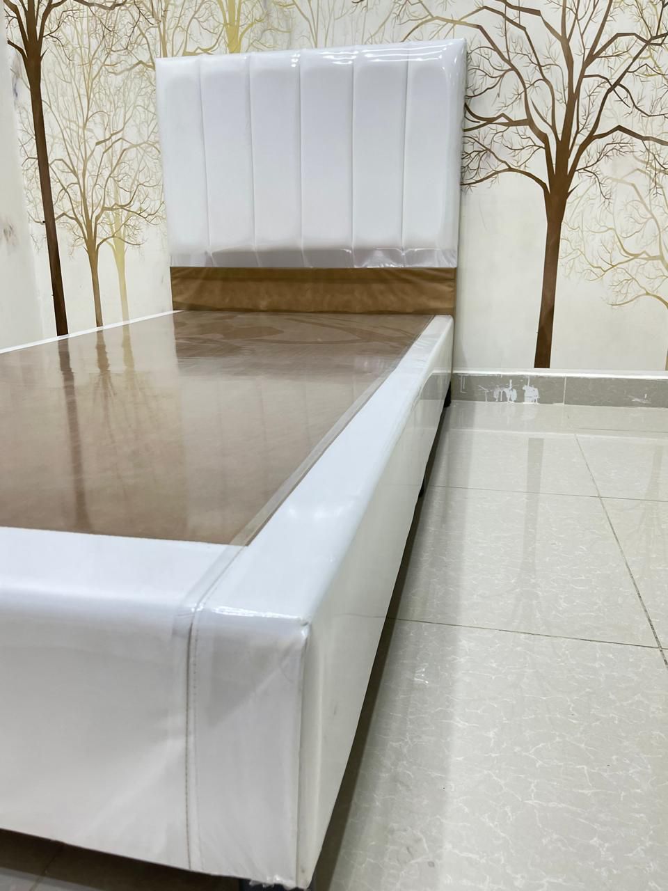 سرير خشب نفر مخمل كامل جديد علية عرض خااااص ب 130