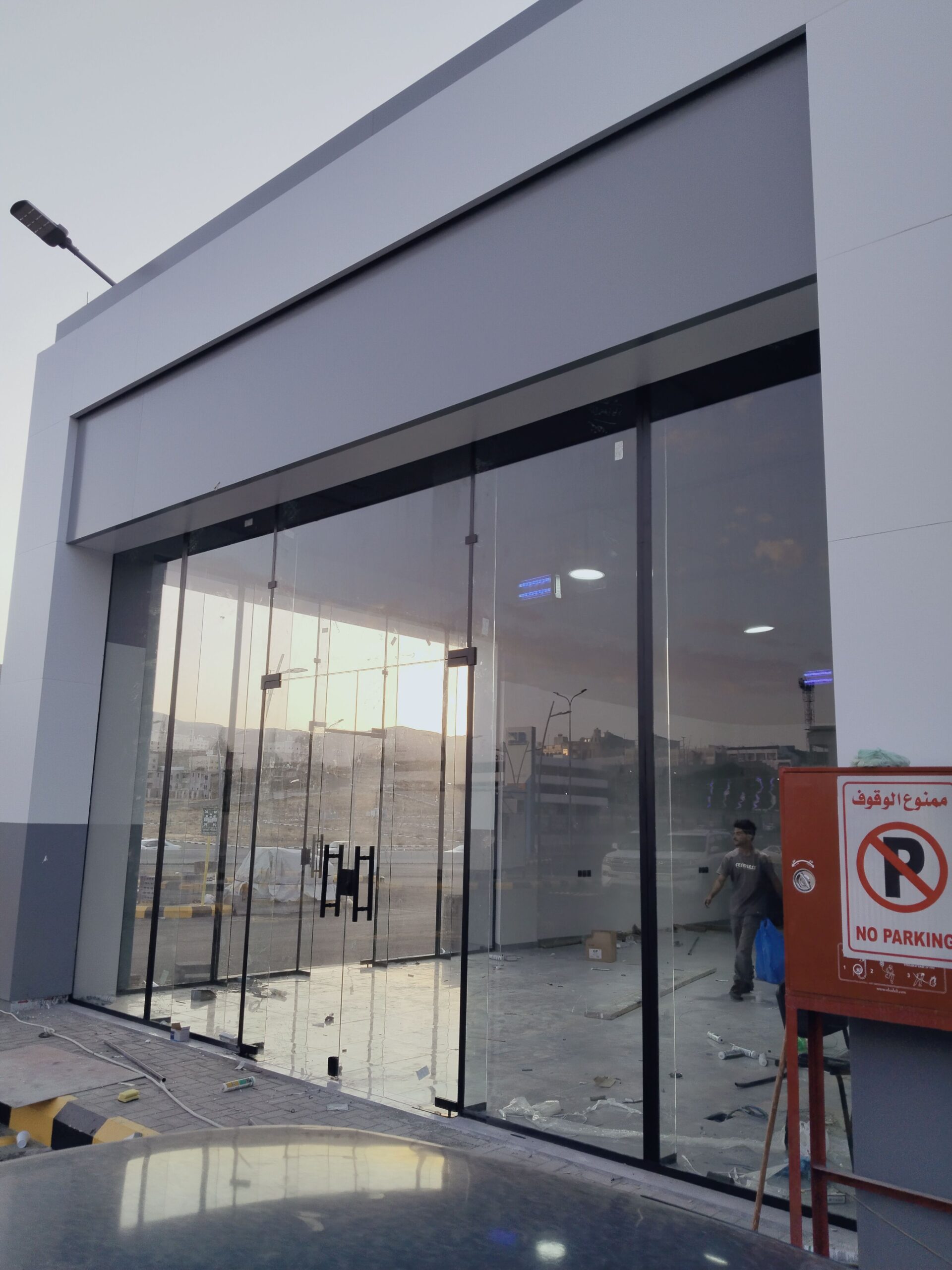 توريد وتركيب الزجاج السكريت واجهات محلات بلكونات