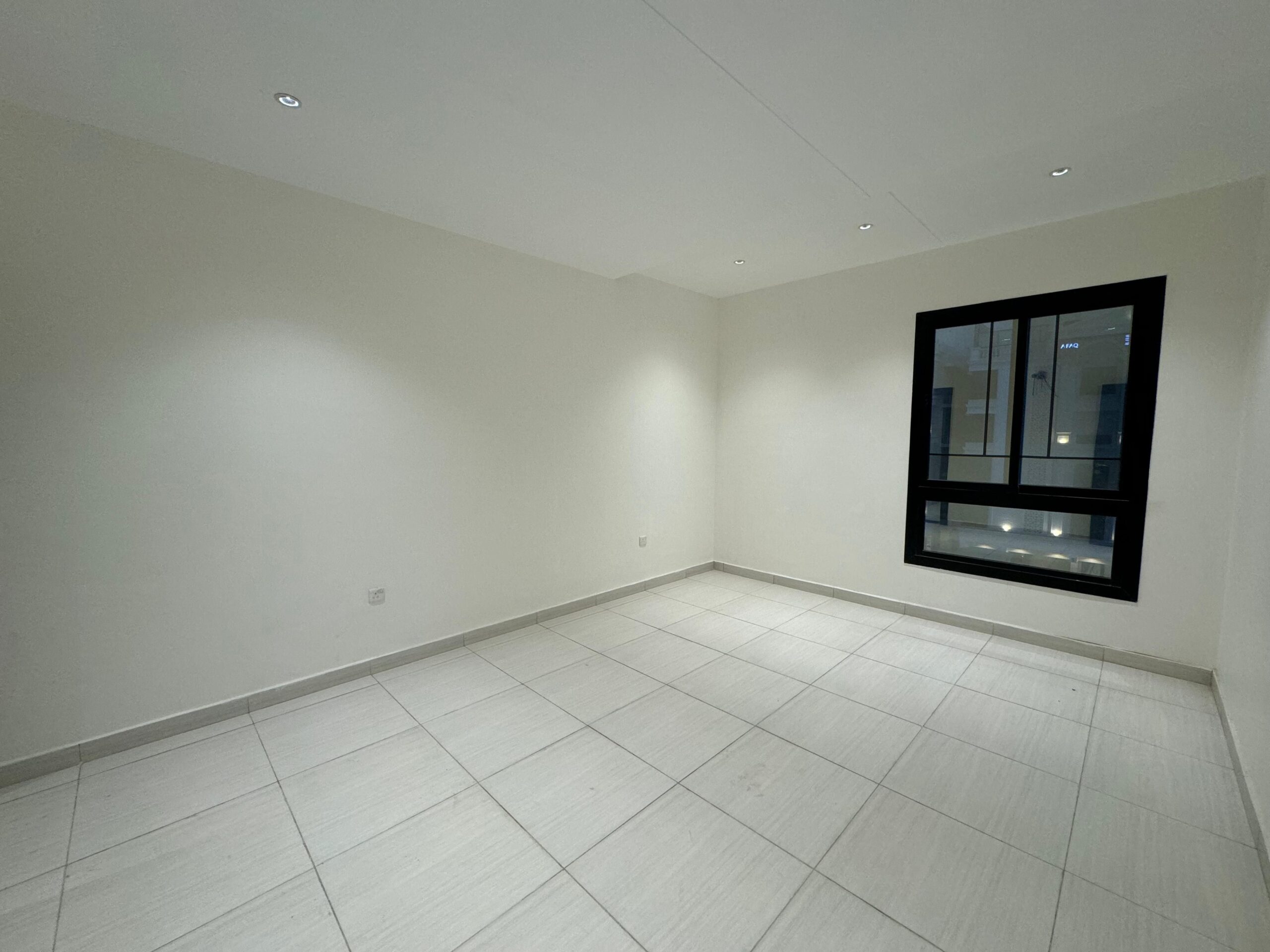 شقق وملاحق فاخره للتمليك جده حي التيسير