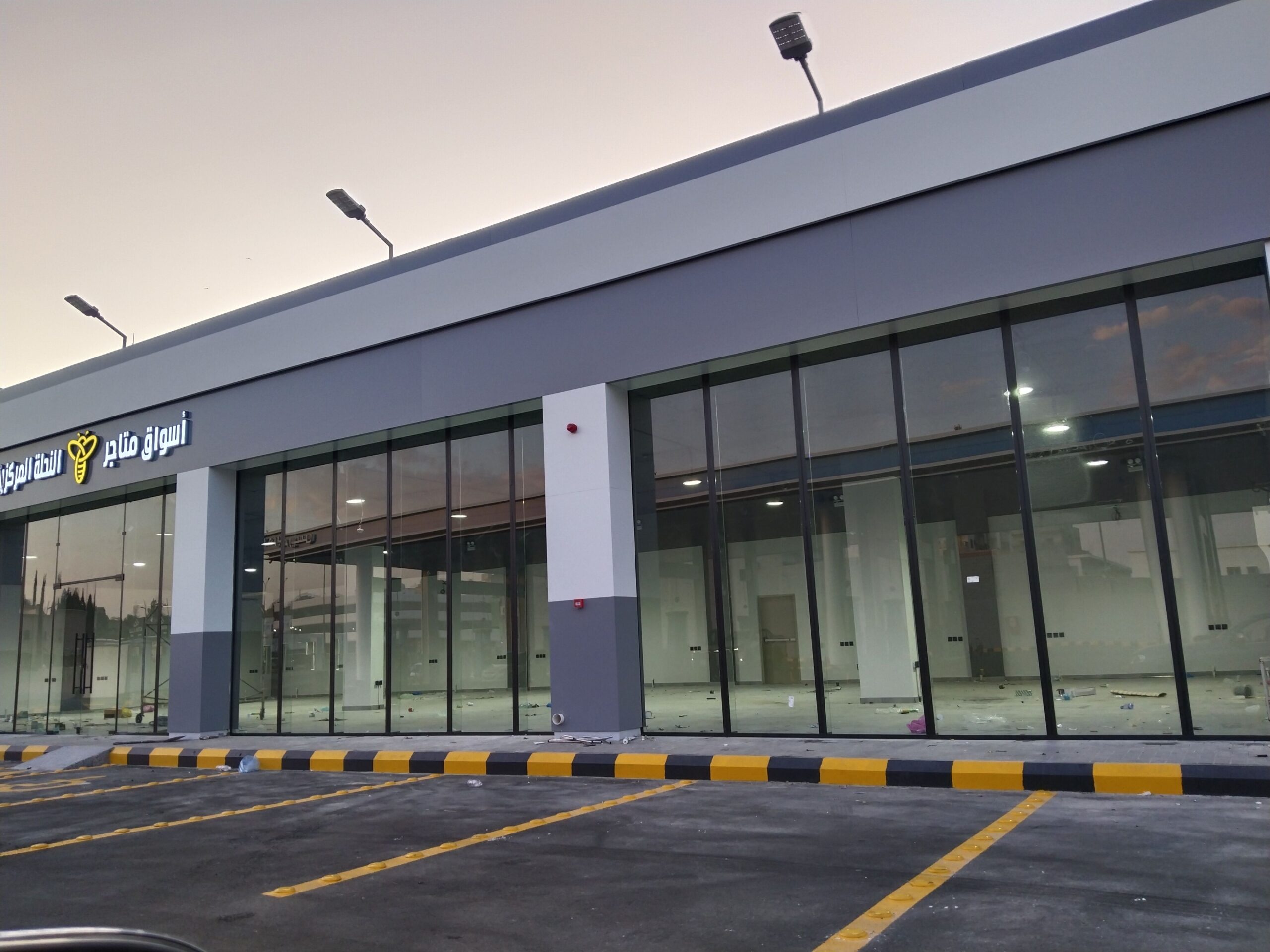 توريد وتركيب الزجاج السكريت واجهات محلات بلكونات