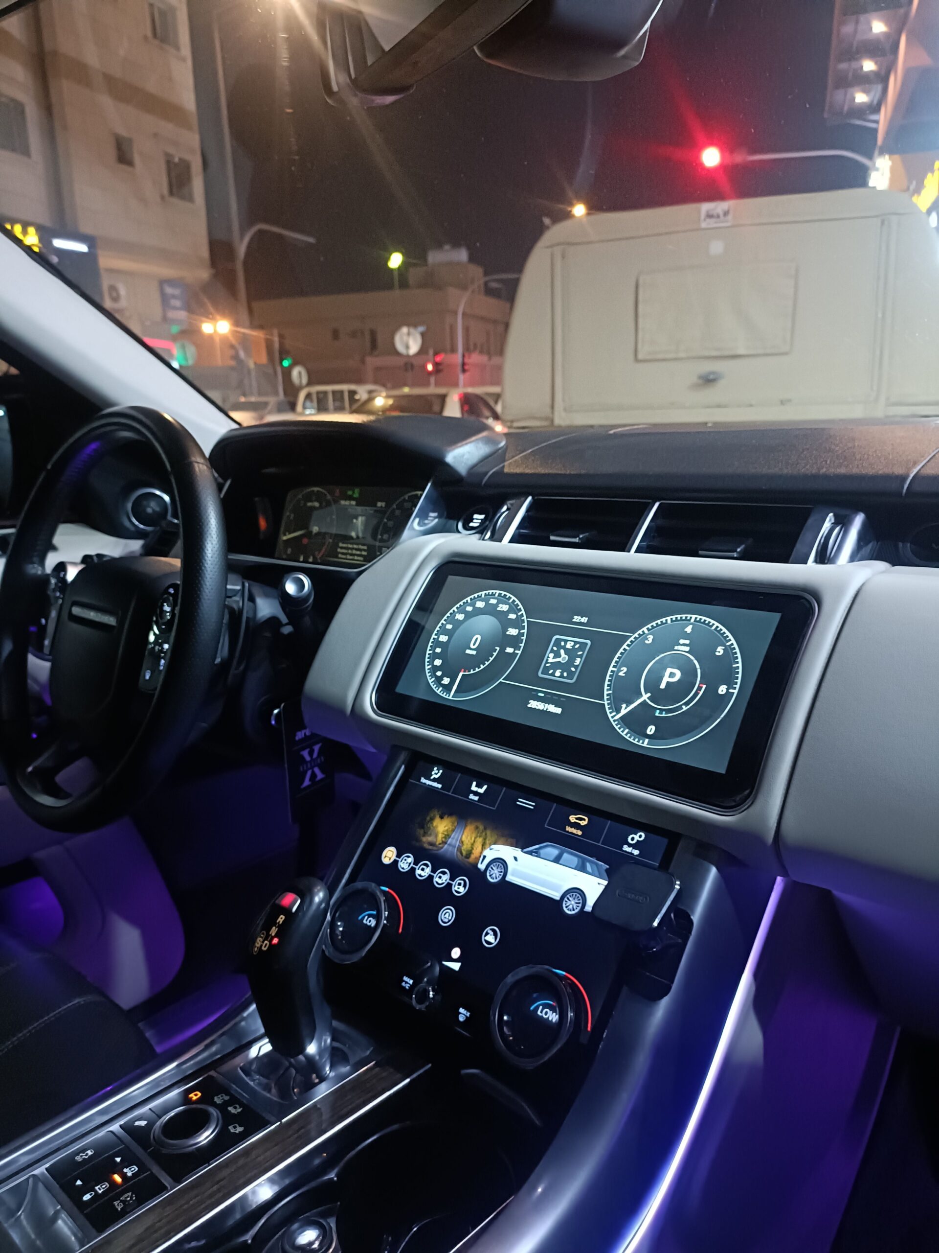 شاشات رنج روفر اسبرت شكل 20