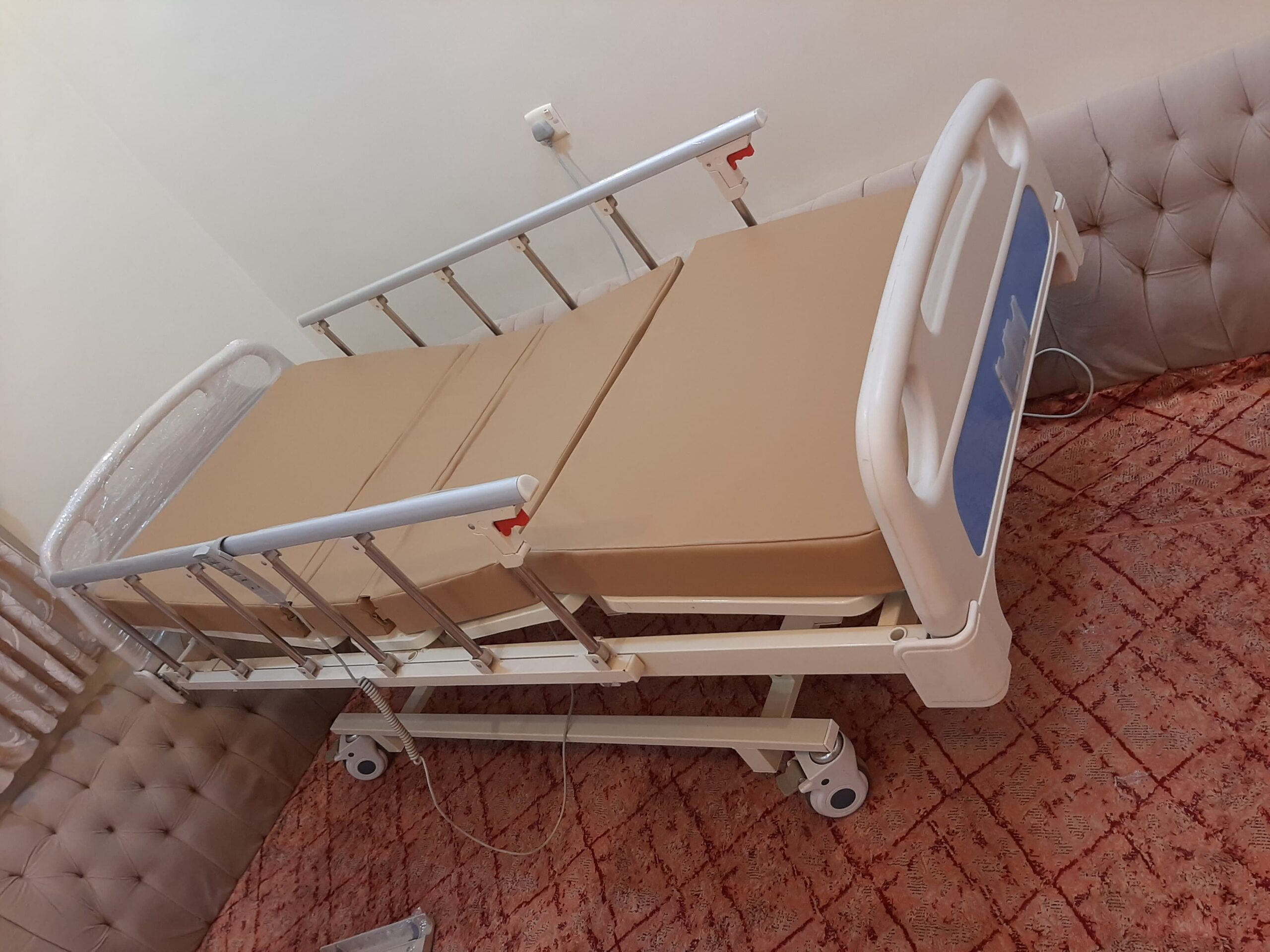 سرير طبي كهربائي مع المرتبة