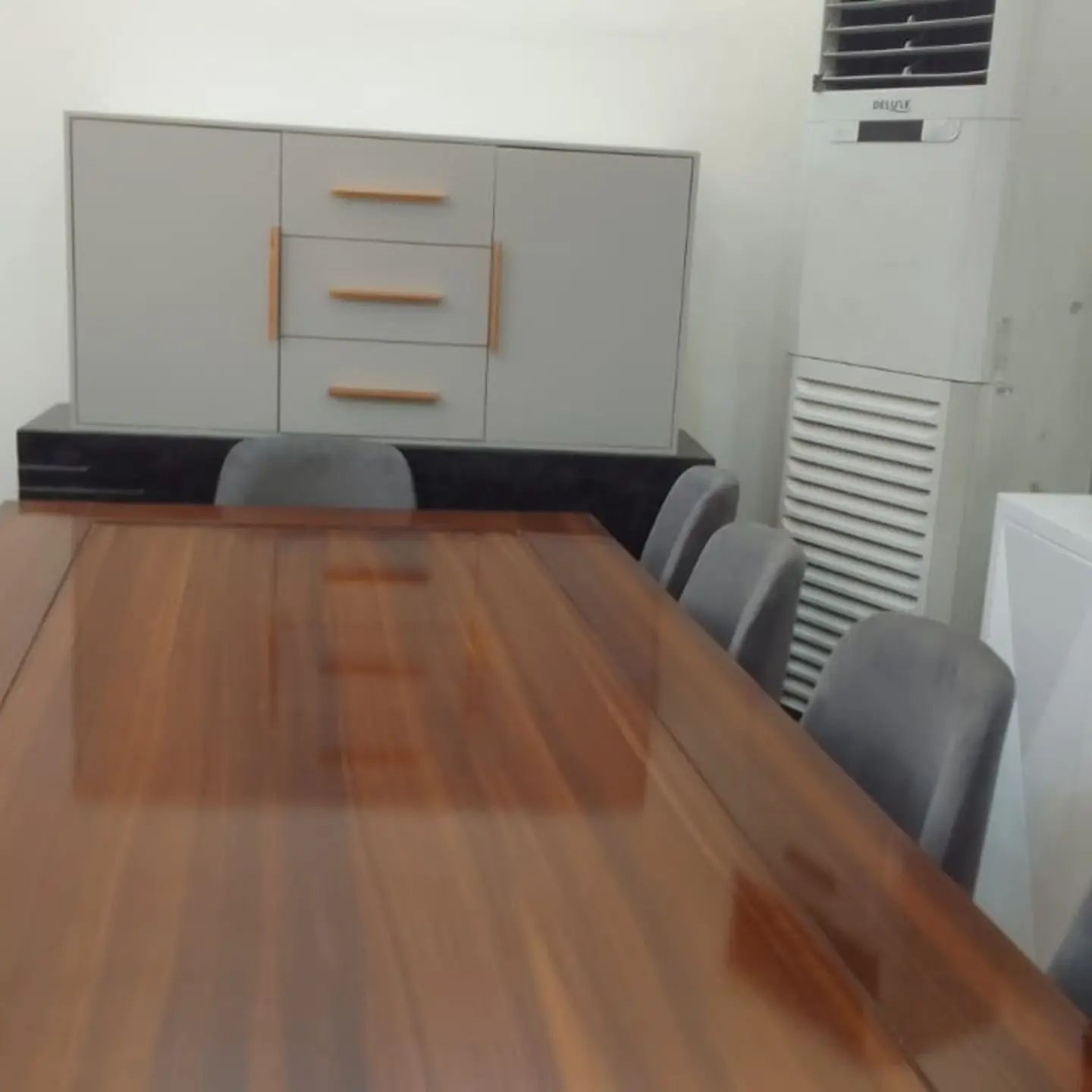 تفصيل طاولات حسب الطلب