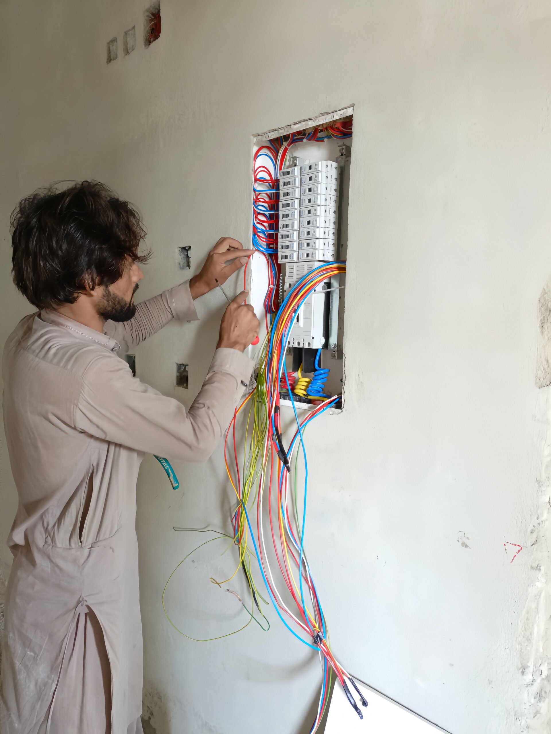 شغل كهرباء الرياض تركيب اسلاك مفتاح افياش لمبات مر