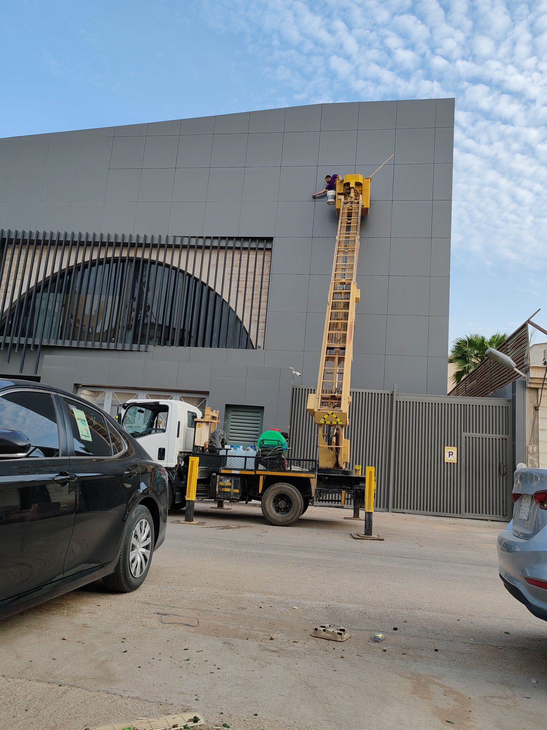 تنظيف واجهات زجاجيه مع الكلادنك