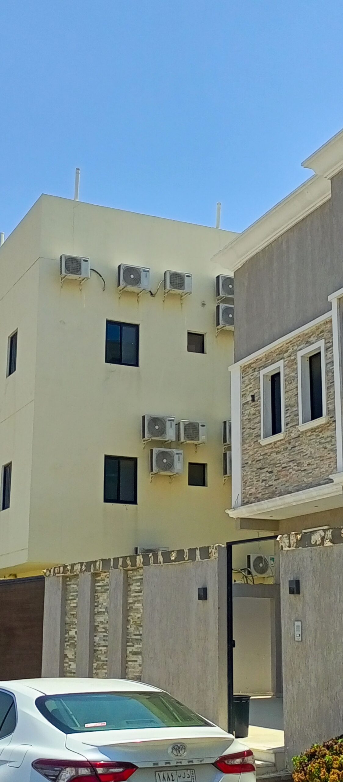 فني ومعلم مكيفات سبليت وصيانته