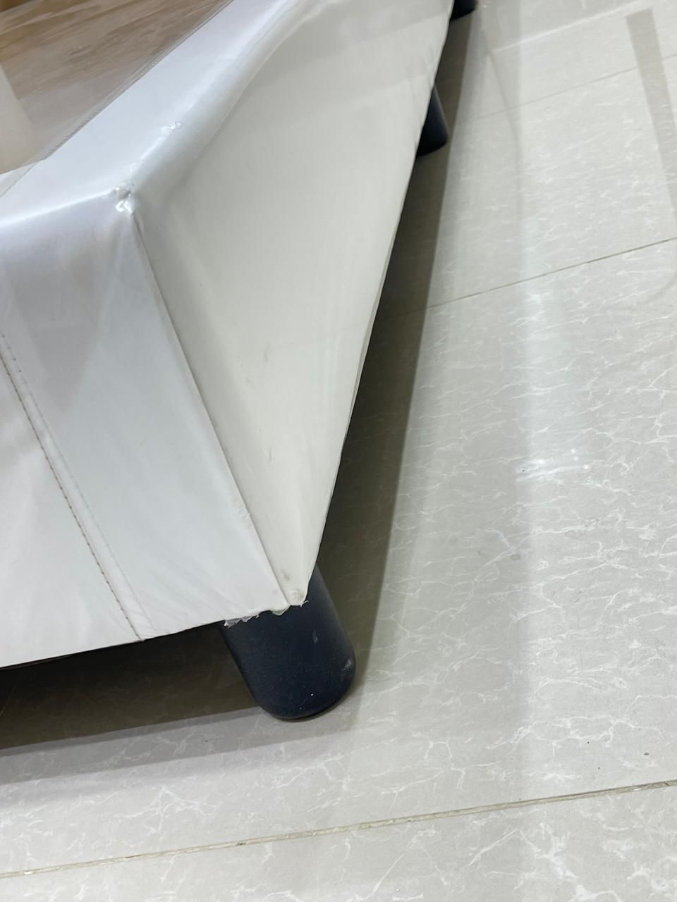 سرير خشب نفر مخمل كامل جديد علية عرض خااااص ب 130