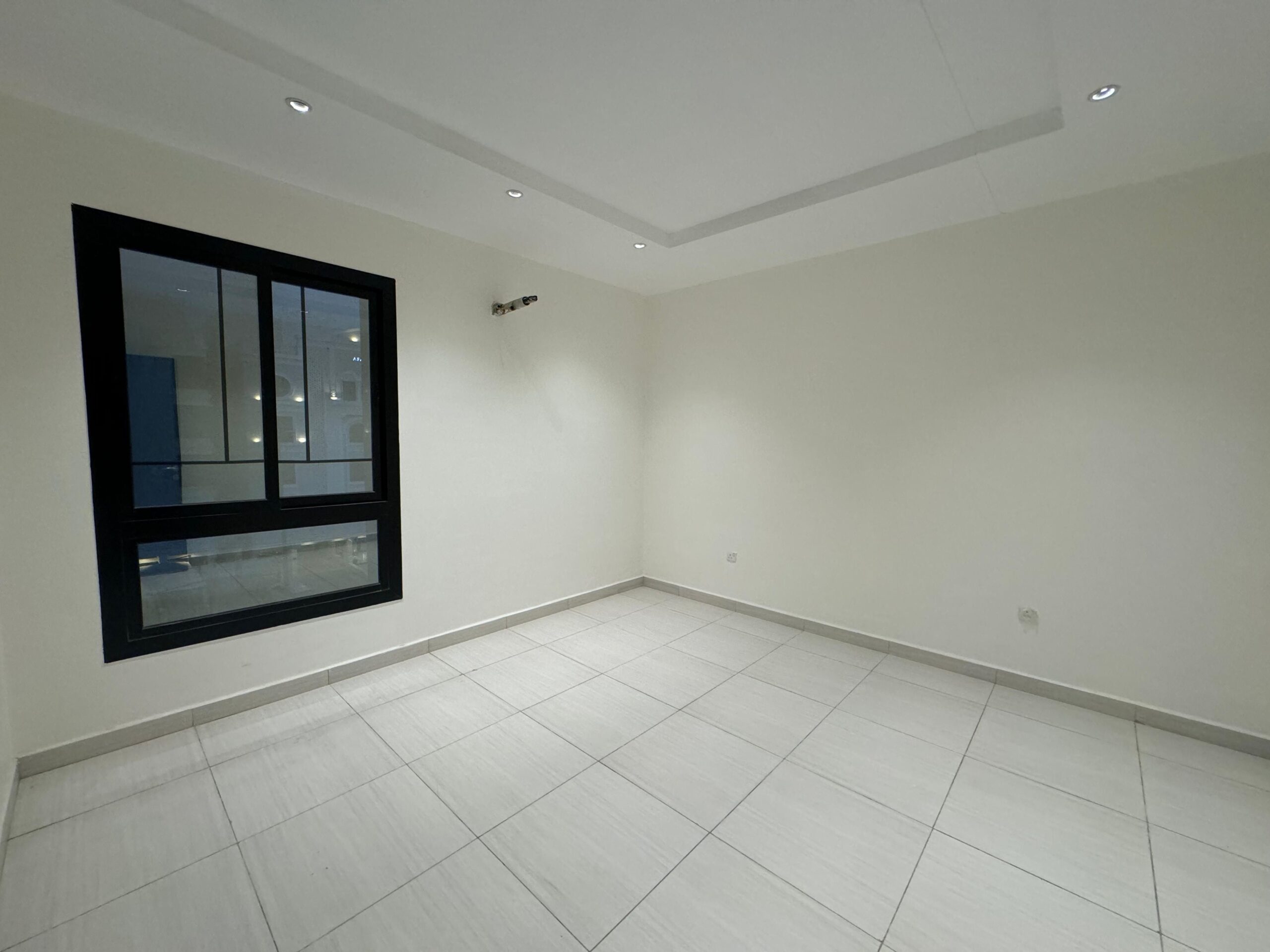 شقق وملاحق فاخره للتمليك جده حي التيسير