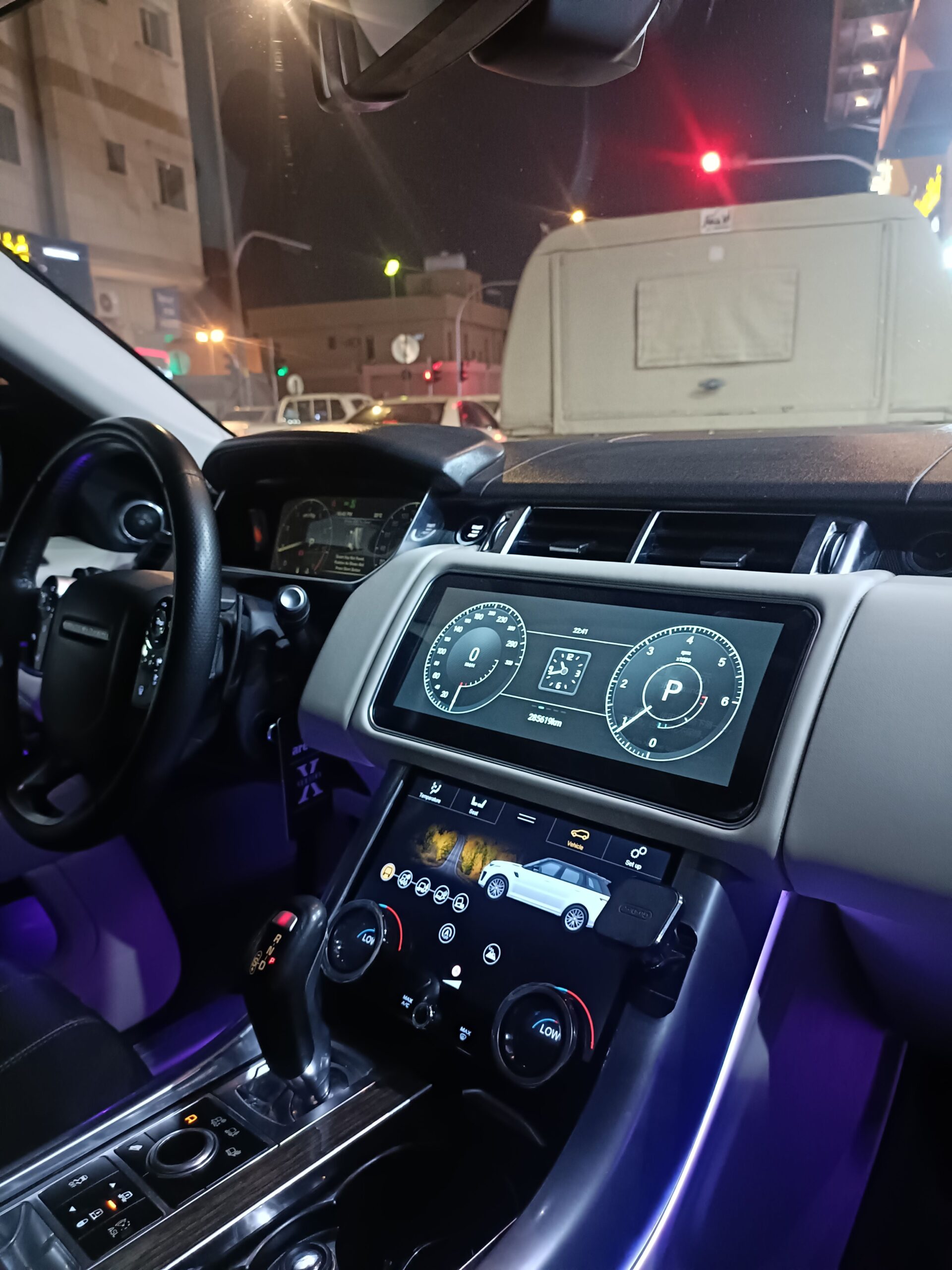 شاشات رنج روفر اسبرت شكل 20