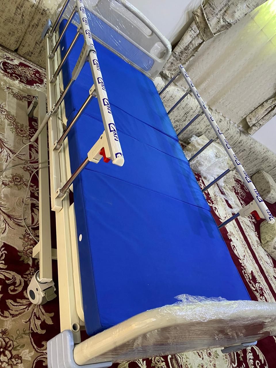 سرير طبي كهربائي مع المرتبة