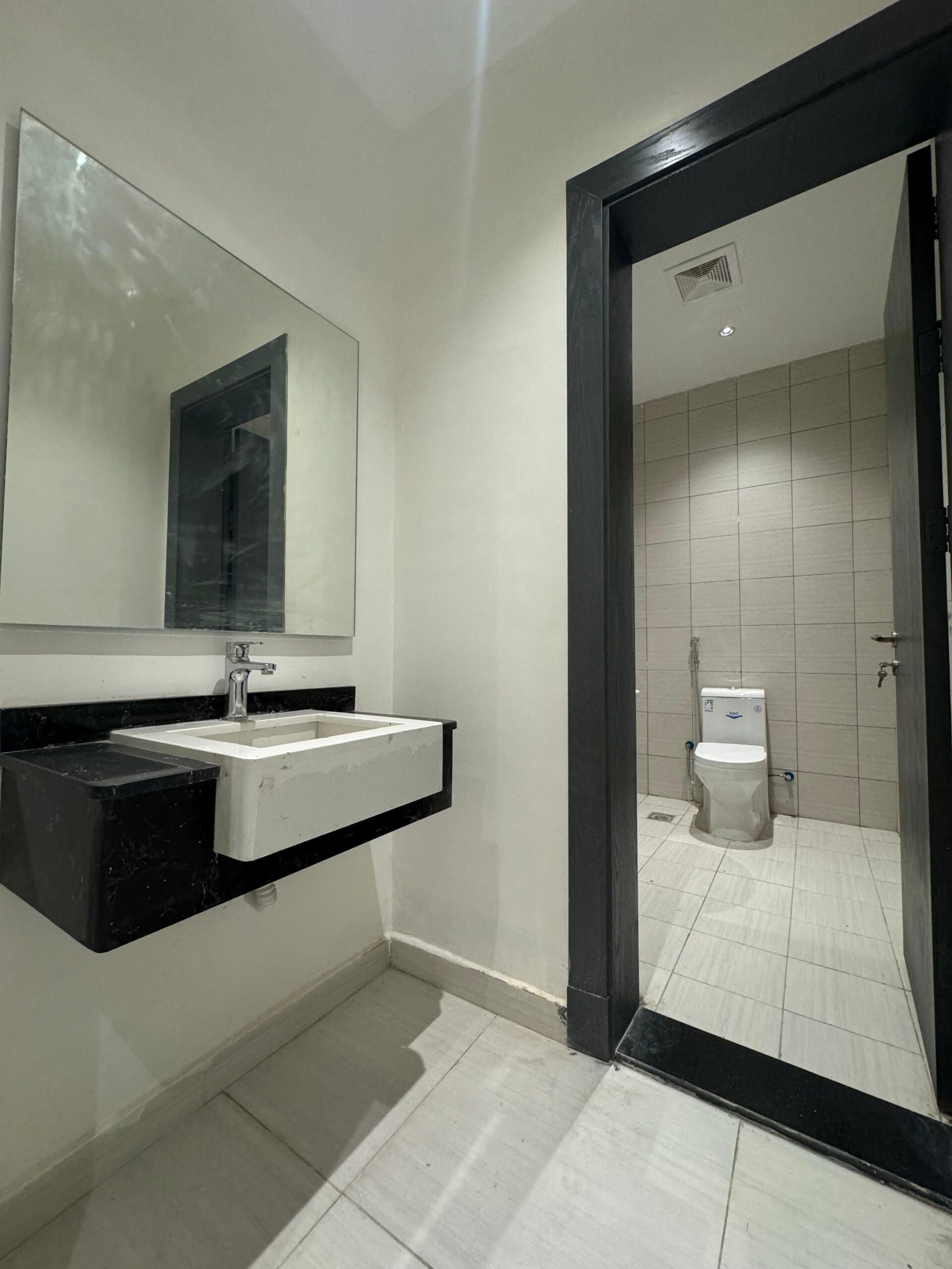 شقق وملاحق فاخره للتمليك جده حي التيسير