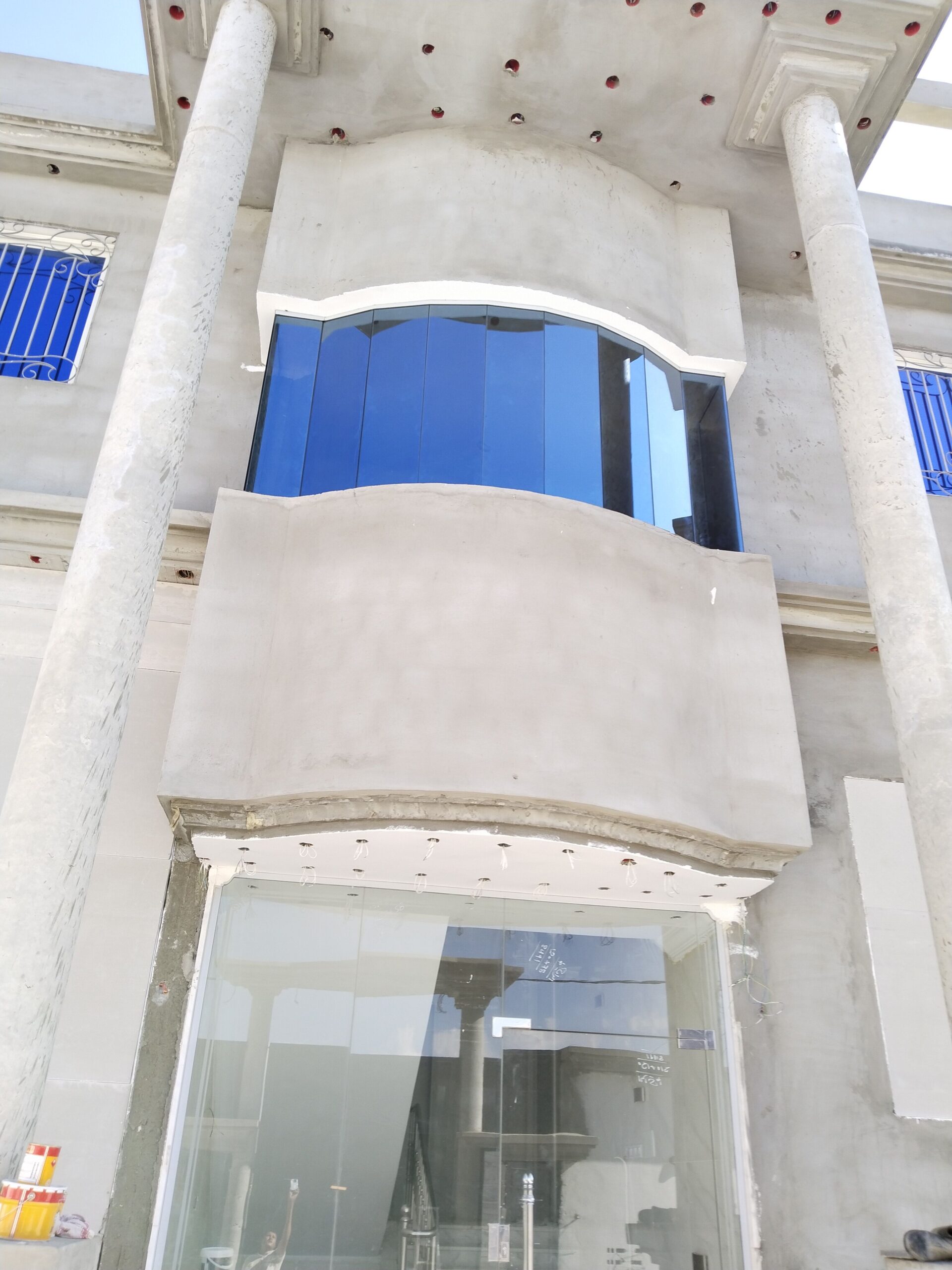 توريد وتركيب الزجاج السكريت واجهات محلات بلكونات م