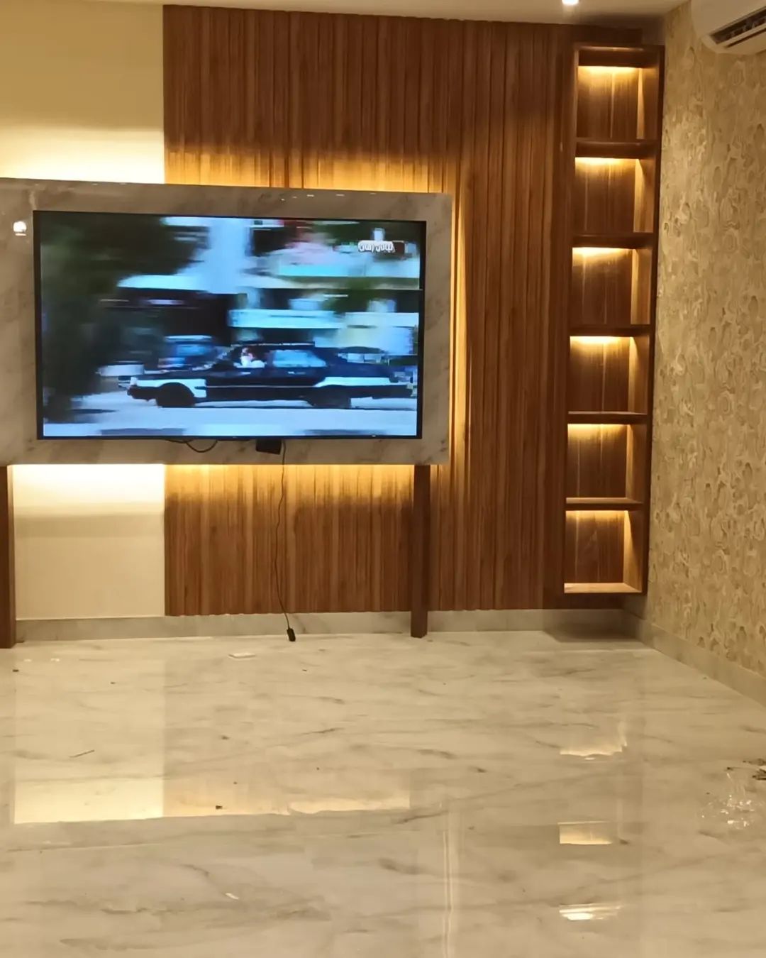 معلم ديكورات فوم ورق جدران وجميع انواع البويات