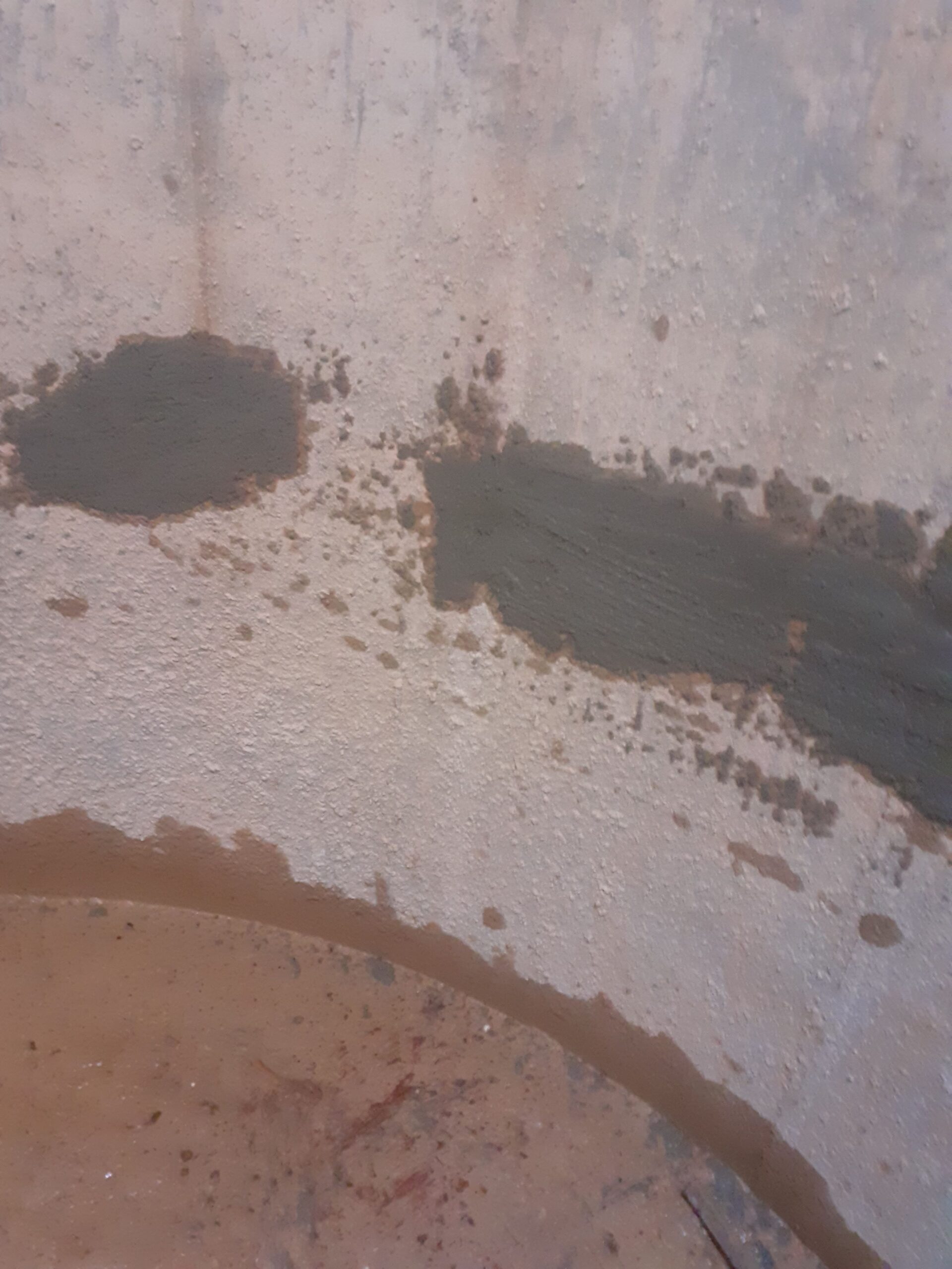 بتعانى من تسريب فى سطح البيت أو خزانات المياه الار