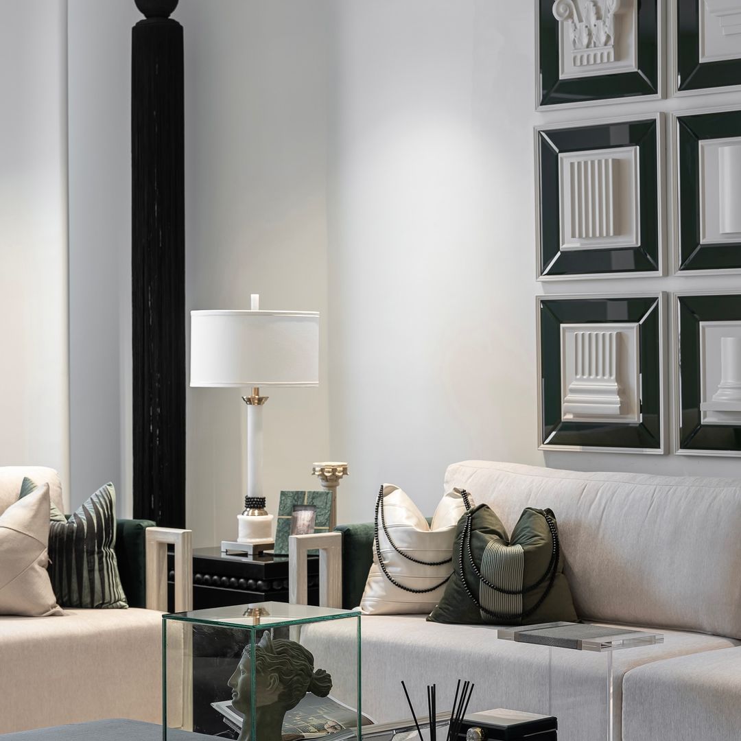 كنب خمس قطع ثلاث كنبات كبير ثلاثي وثنين كراسي مفرد