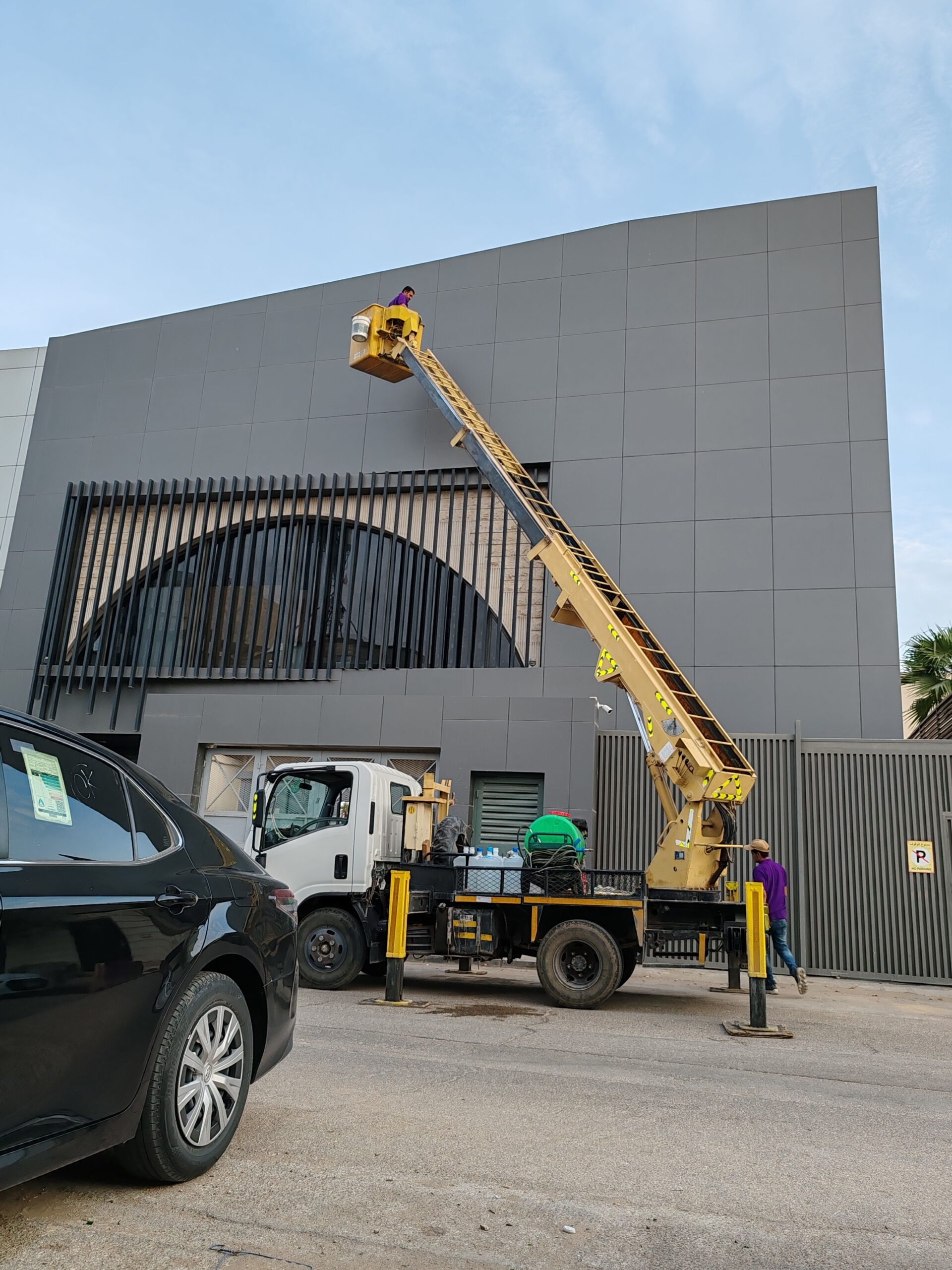 تنظيف واجهات زجاجيه مع الكلادنك