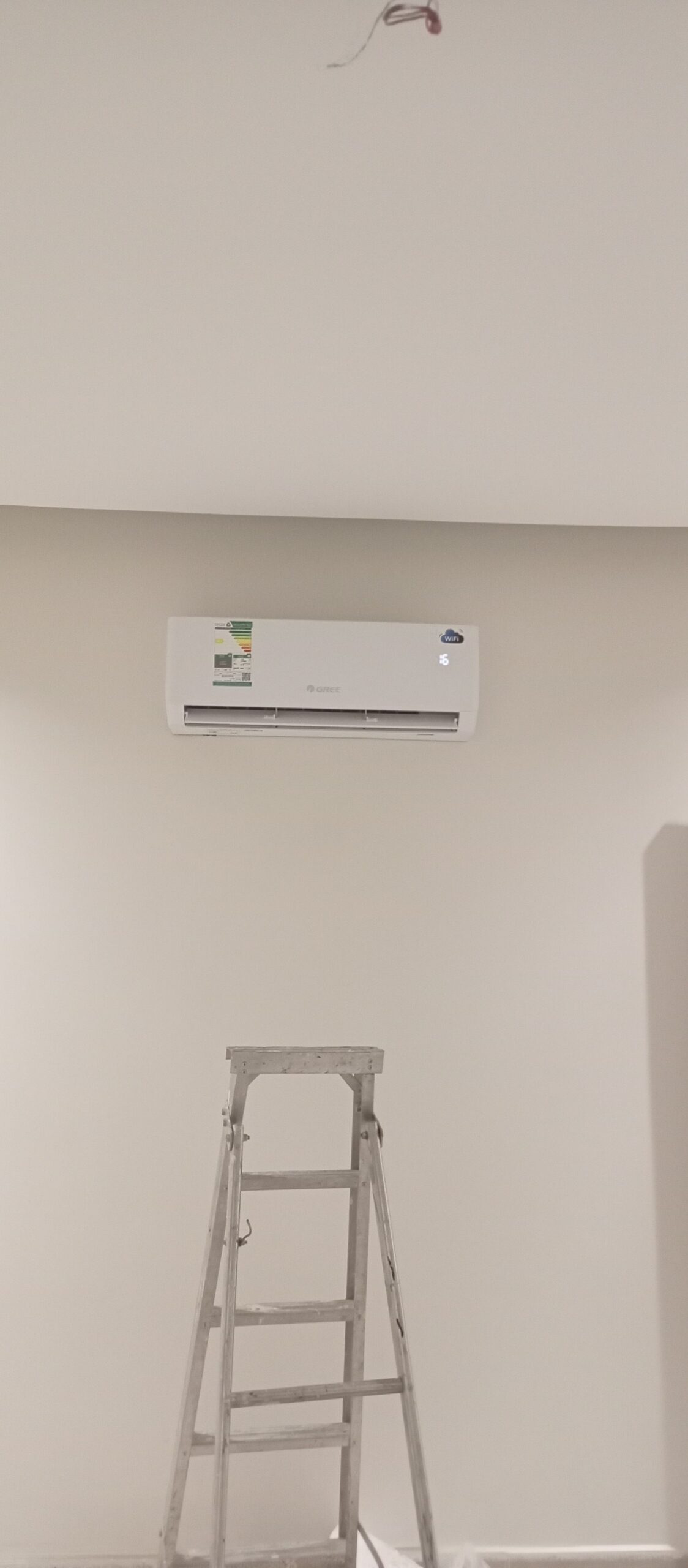 فني ومعلم مكيفات سبليت وصيانته