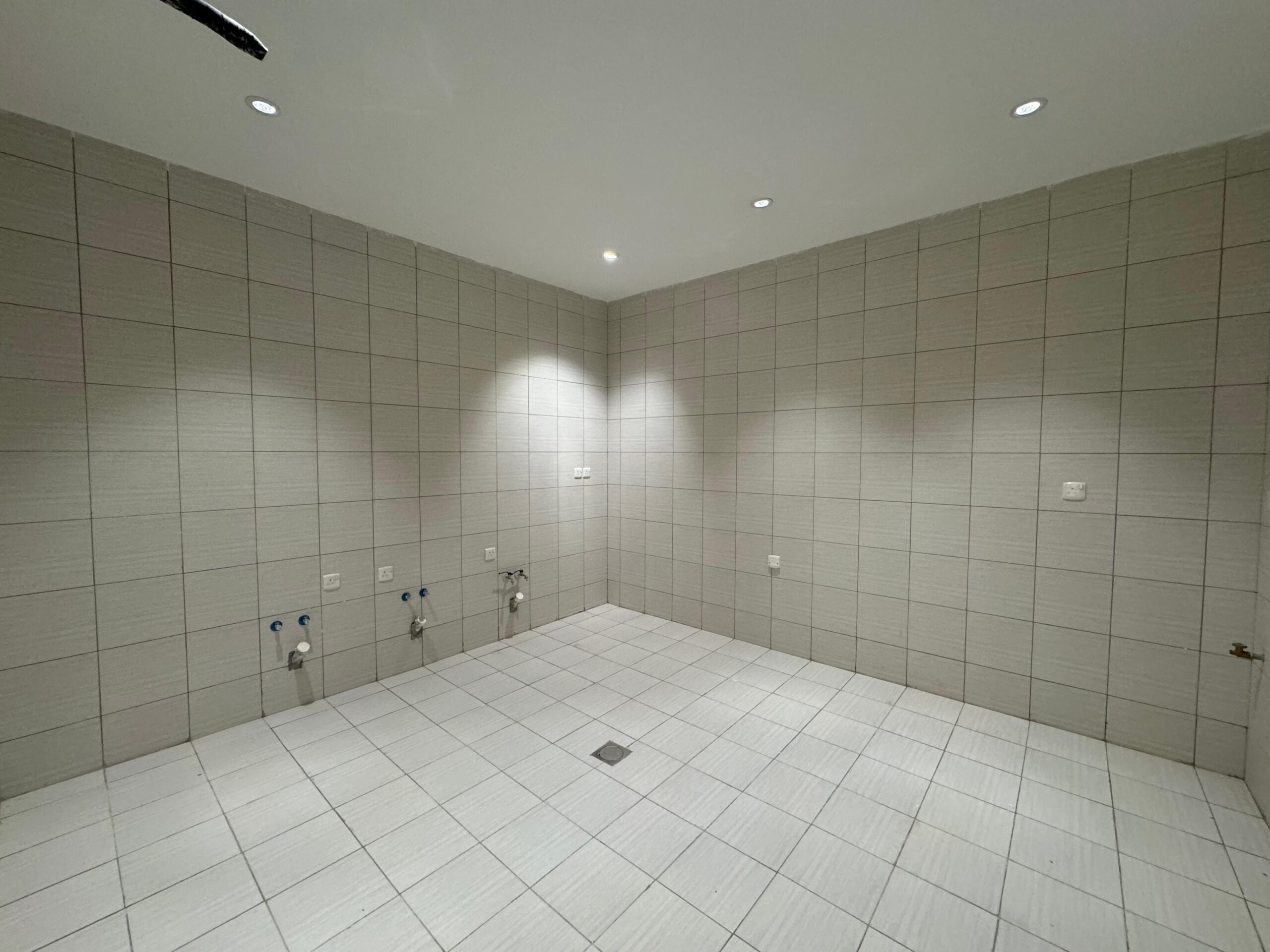 شقق وملاحق فاخره للتمليك جده حي التيسير