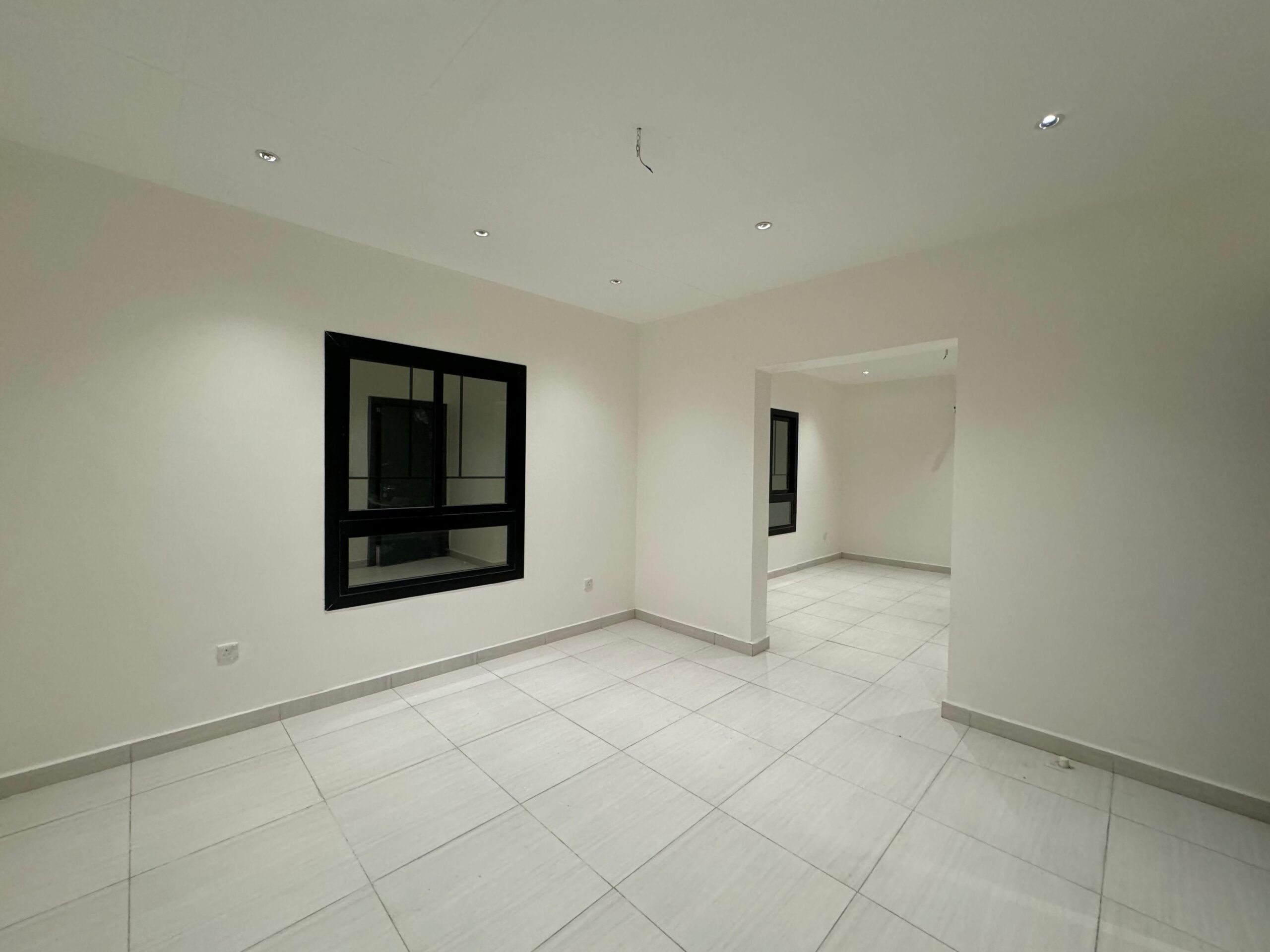 شقق وملاحق فاخره للتمليك جده حي التيسير