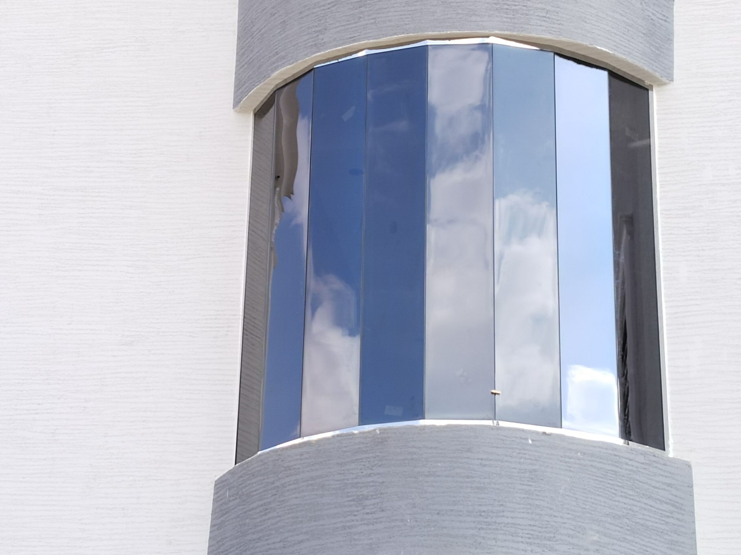 توريد وتركيب الزجاج السكريت واجهات محلات بلكونات م